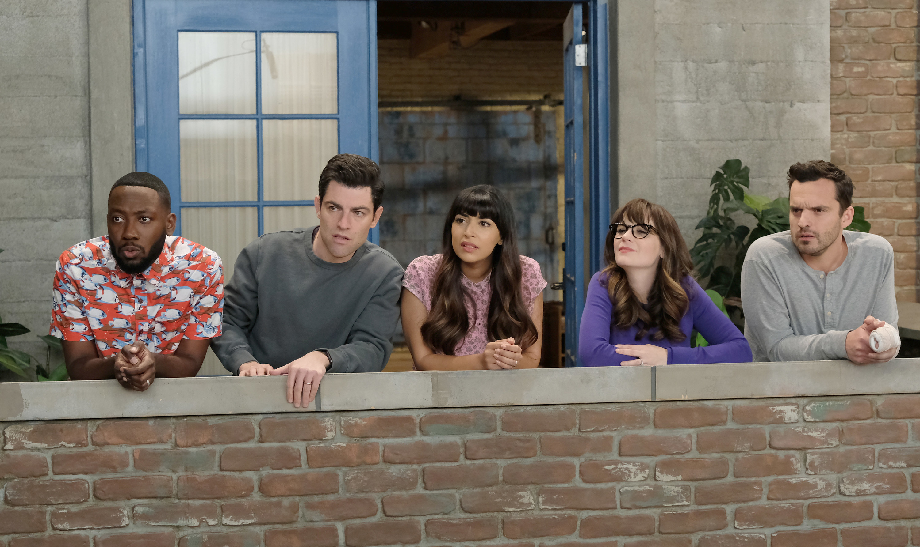 The cast of "New Girl" hang out on the balcony