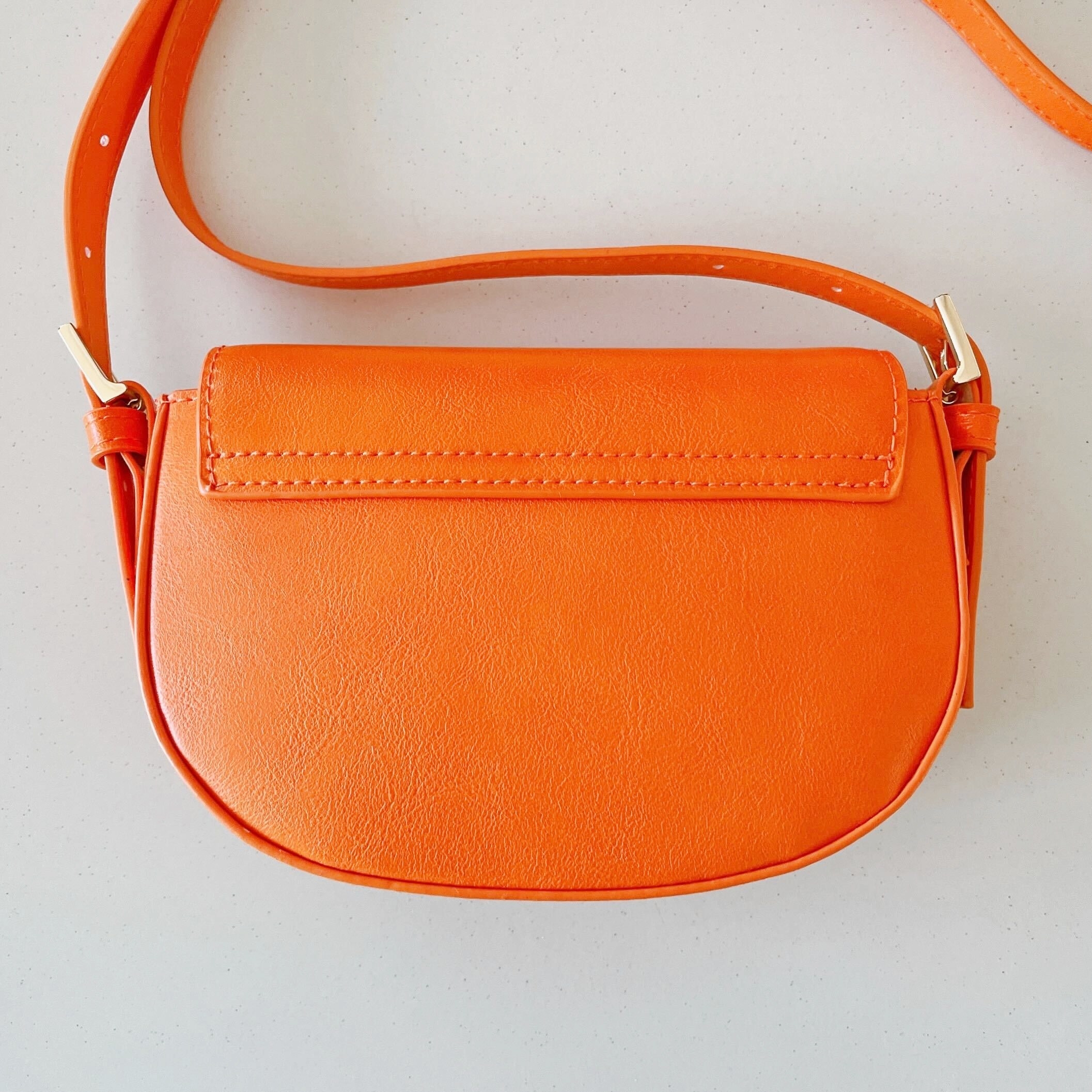 H&amp;amp;M（エイチアンドエム）のオススメのバッグ「ショルダーバッグ」