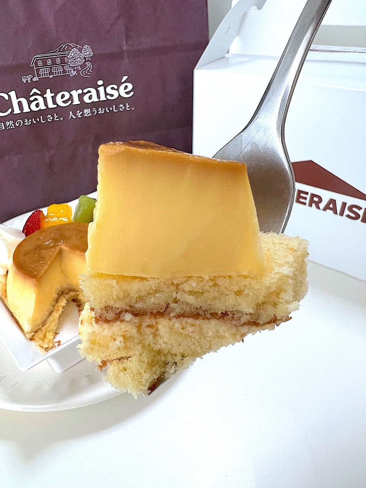 シャトレーゼのオススメのスイーツ「苺とフルーツのうみたて卵プリンアラモード」