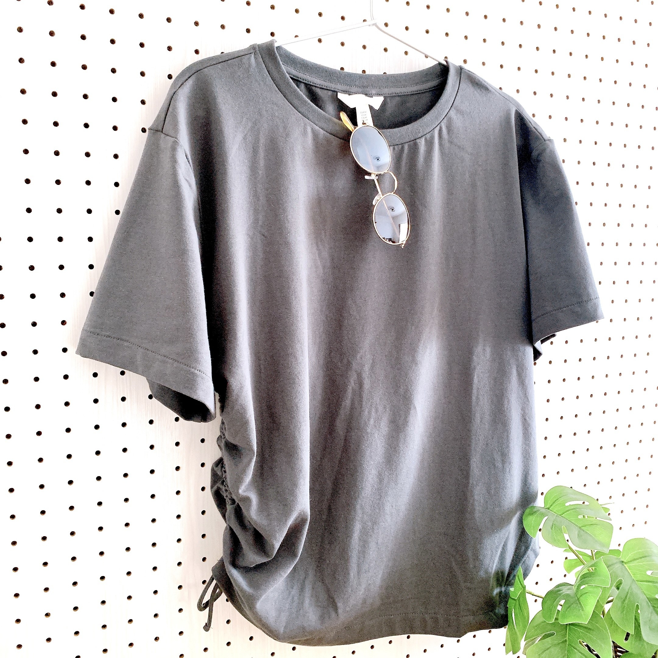 H＆Mのおすすめのレディースアイテム「ドローストリングディテールTシャツ」