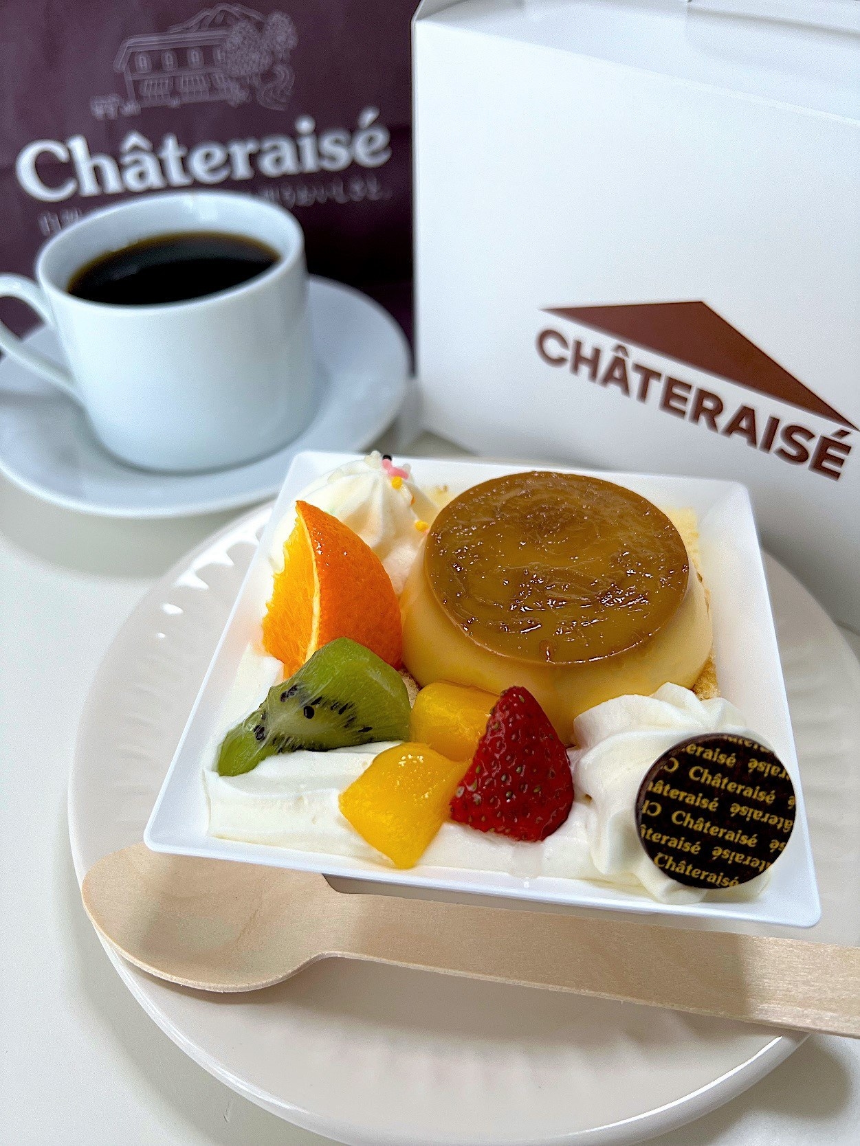 シャトレーゼのオススメのスイーツ「苺とフルーツのうみたて卵プリンアラモード」