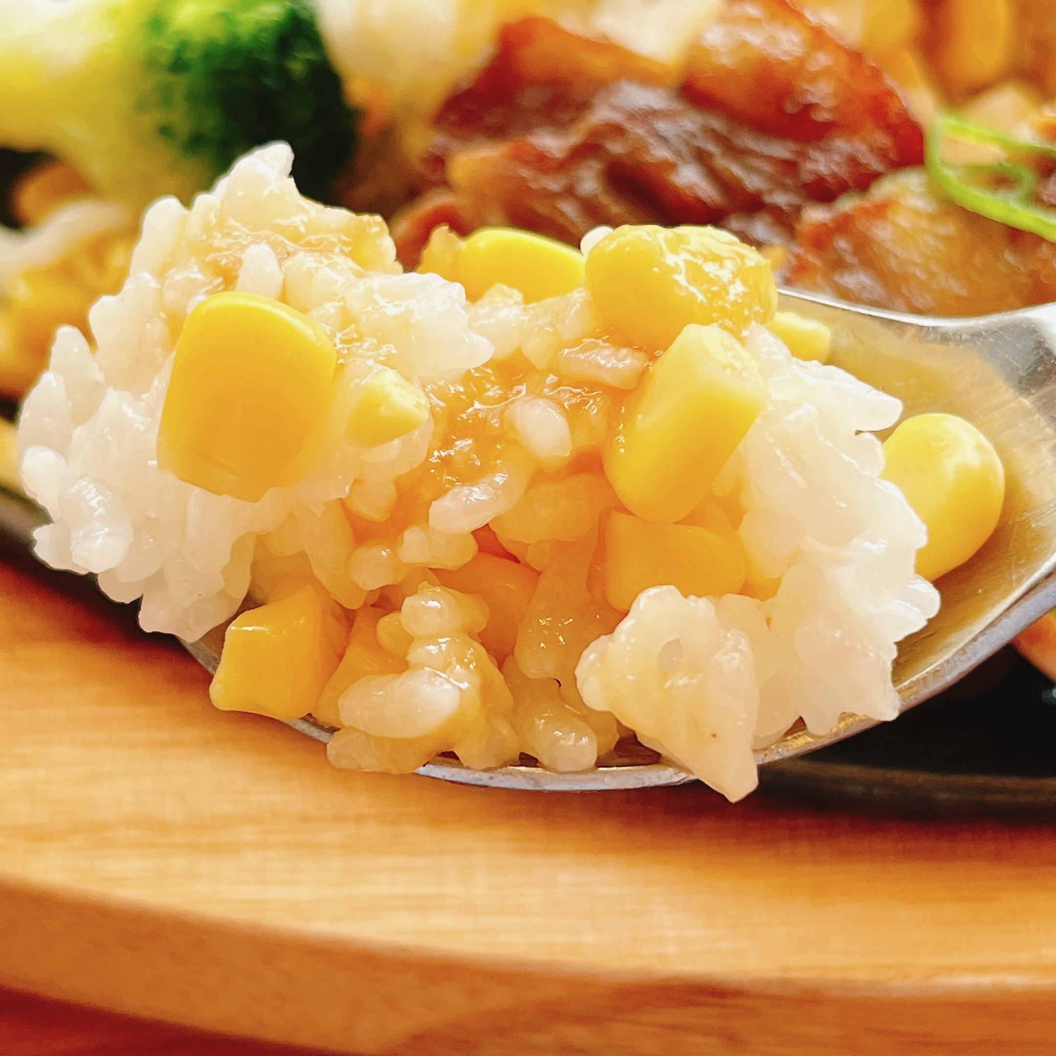 ココスのおすすめランチ「鉄板ビーフ・オン・ザ・ライス」