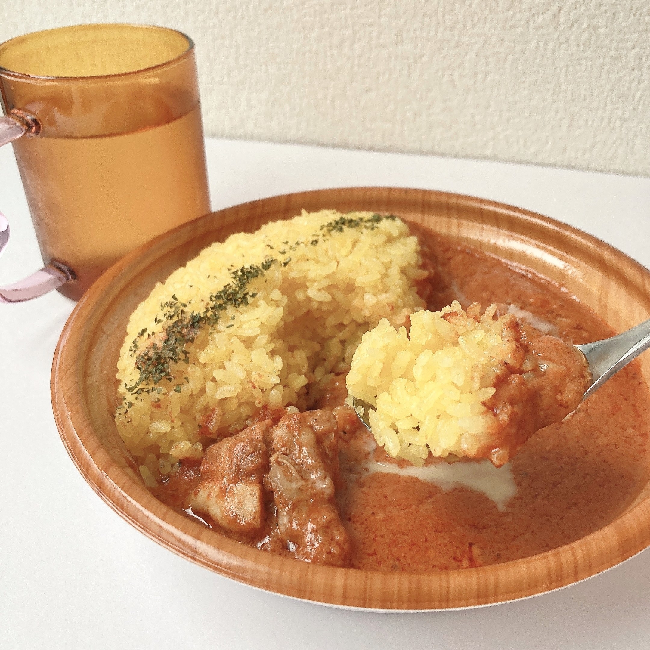 FamilyMart(ファミリーマート)のオススメのカレー「カッチャルバッチャル監修 バターチキンカレー」