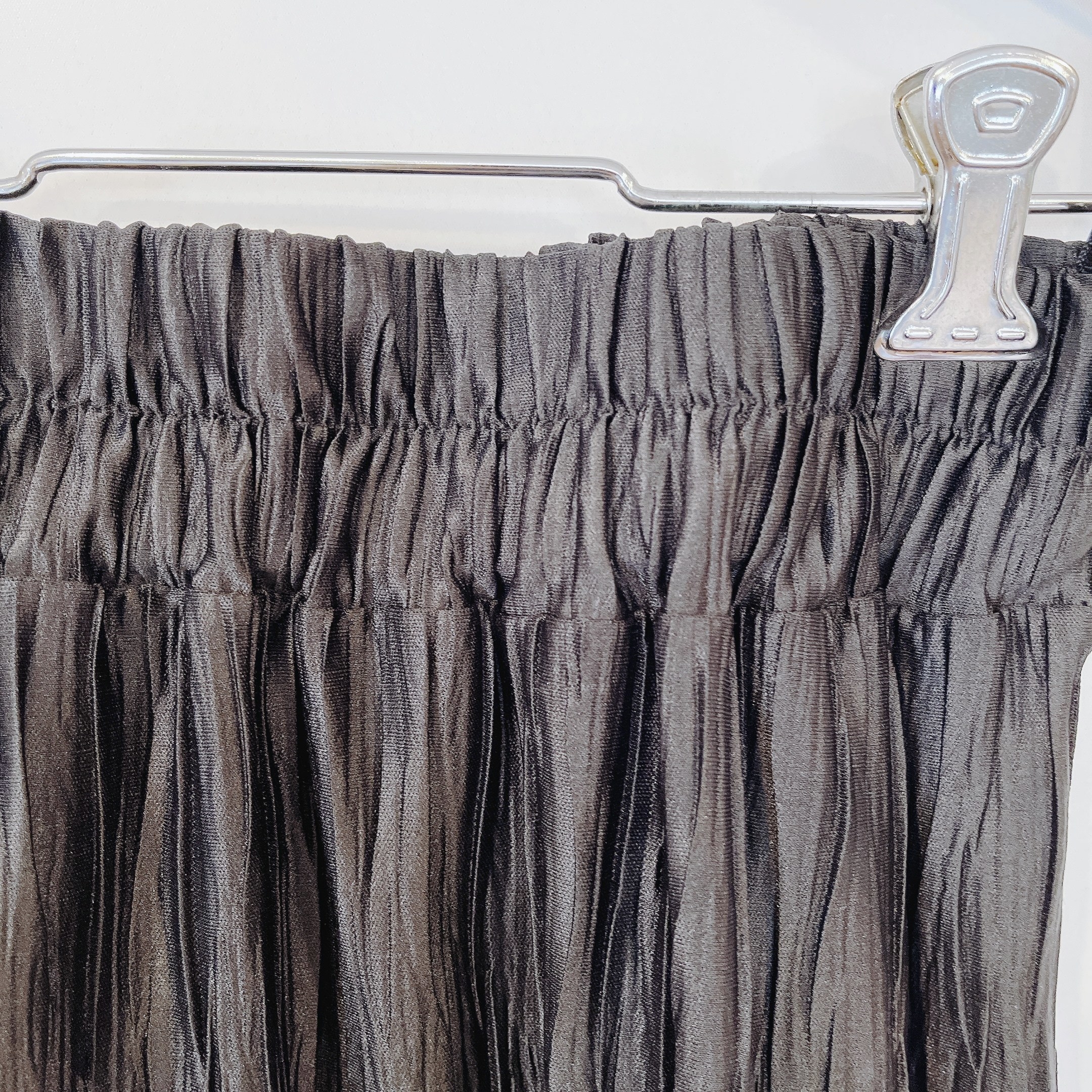 しまむらのオススメのアイテム「ウェーブプリーツナロースカート」