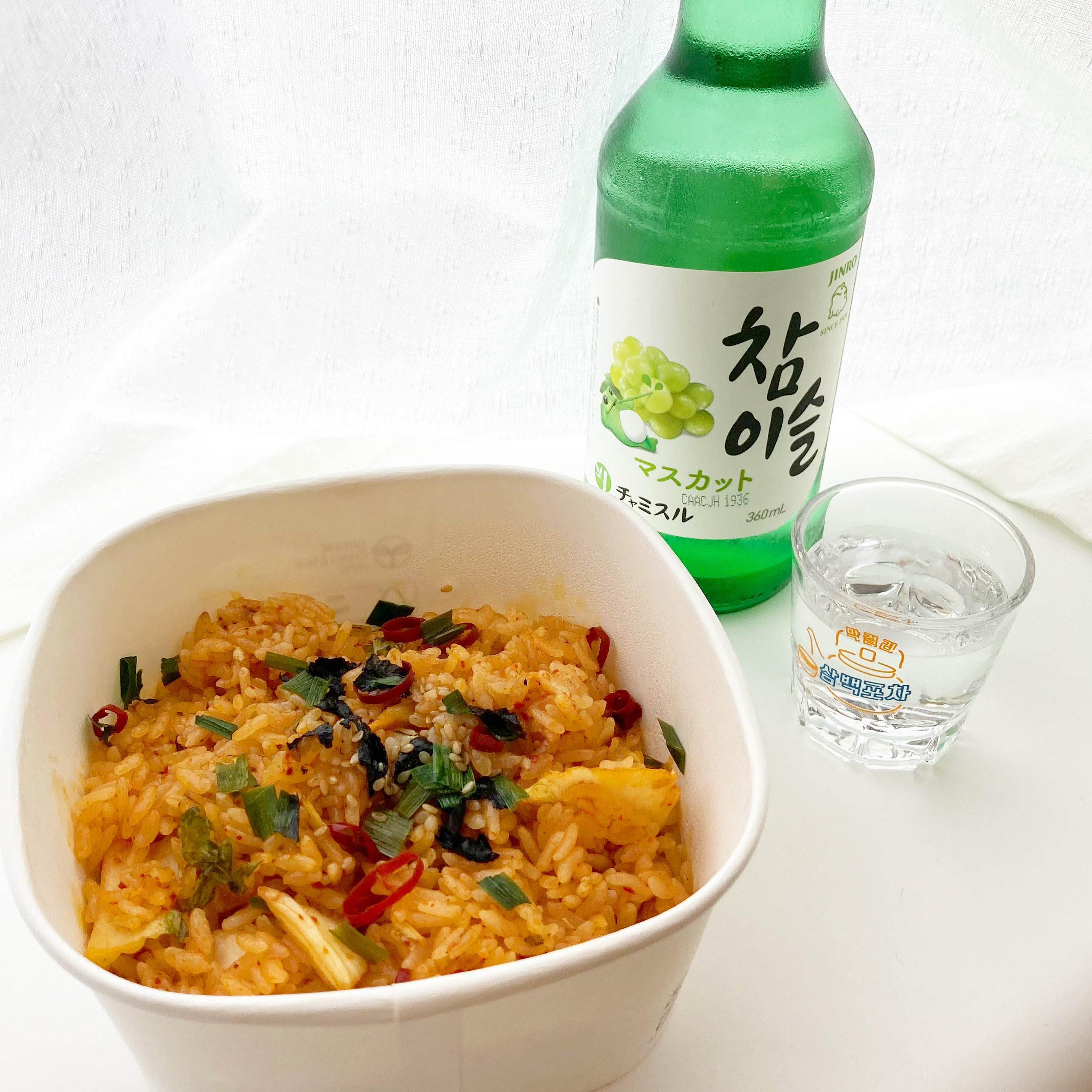 セブン-イレブンのおすすめ韓国グルメ「ごま油香る 旨辛キムチチャ－ハン」