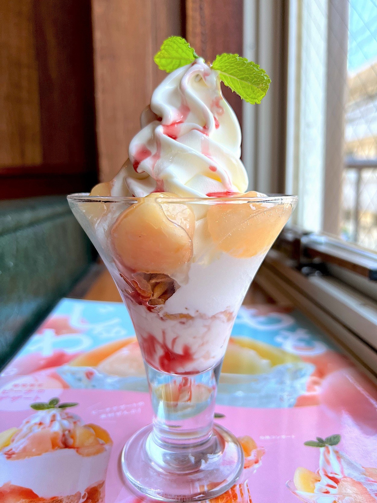 びっくりドンキーのオススメスイーツ「なめらか杏仁のリトルピーチ」