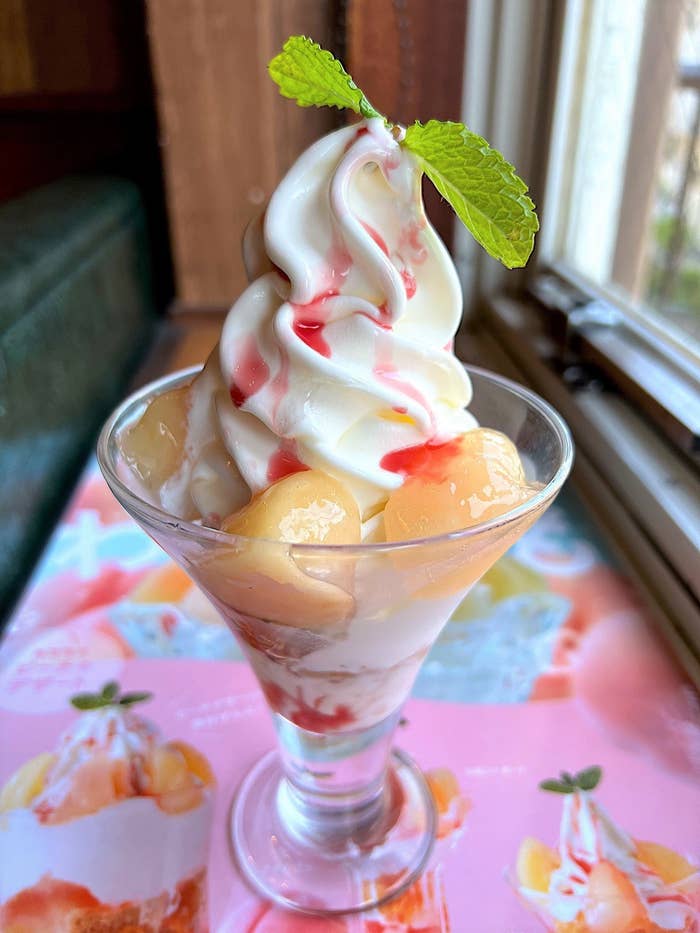 びっくりドンキーのオススメスイーツ「なめらか杏仁のリトルピーチ」