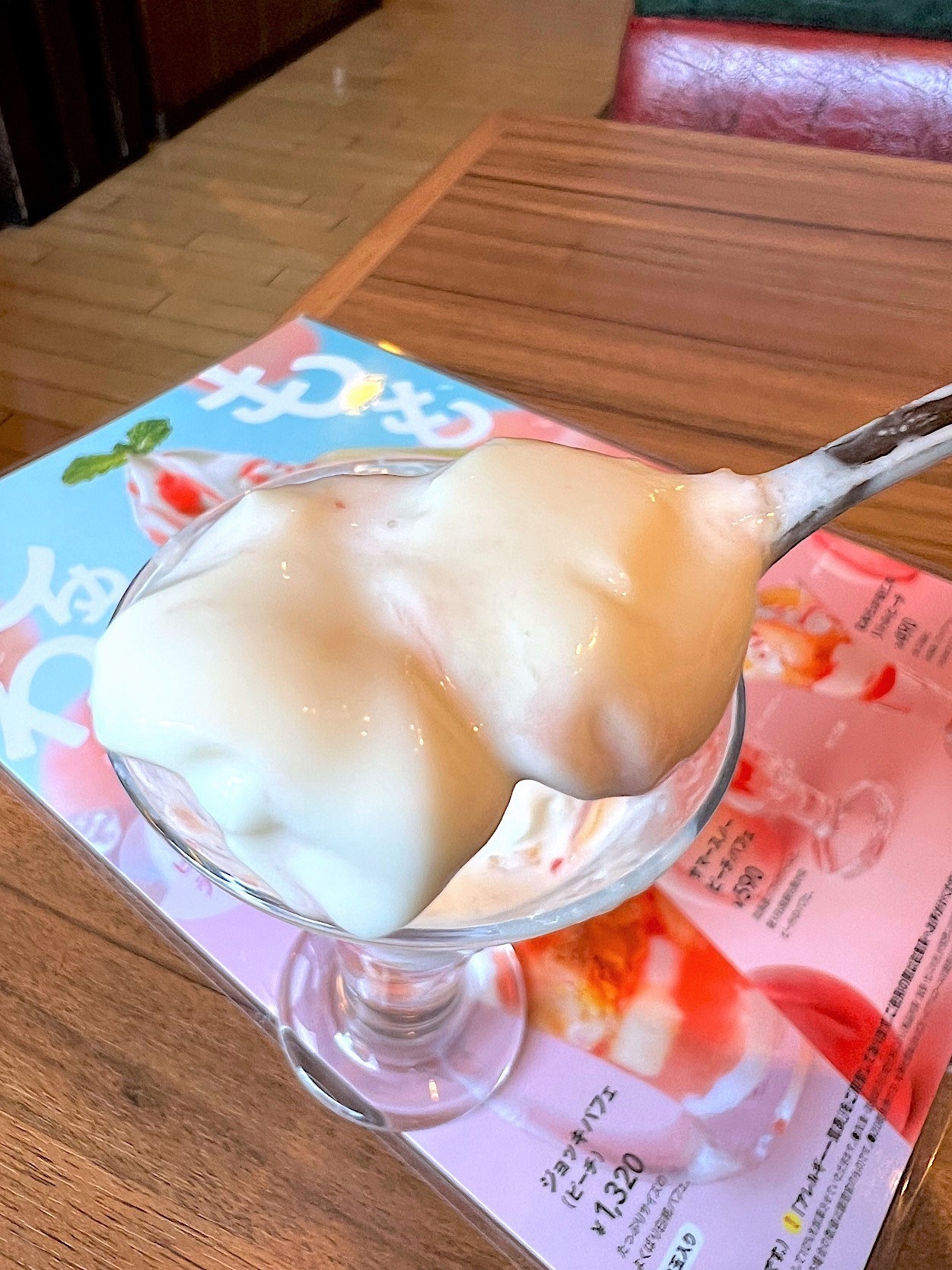 びっくりドンキーのオススメスイーツ「なめらか杏仁のリトルピーチ」