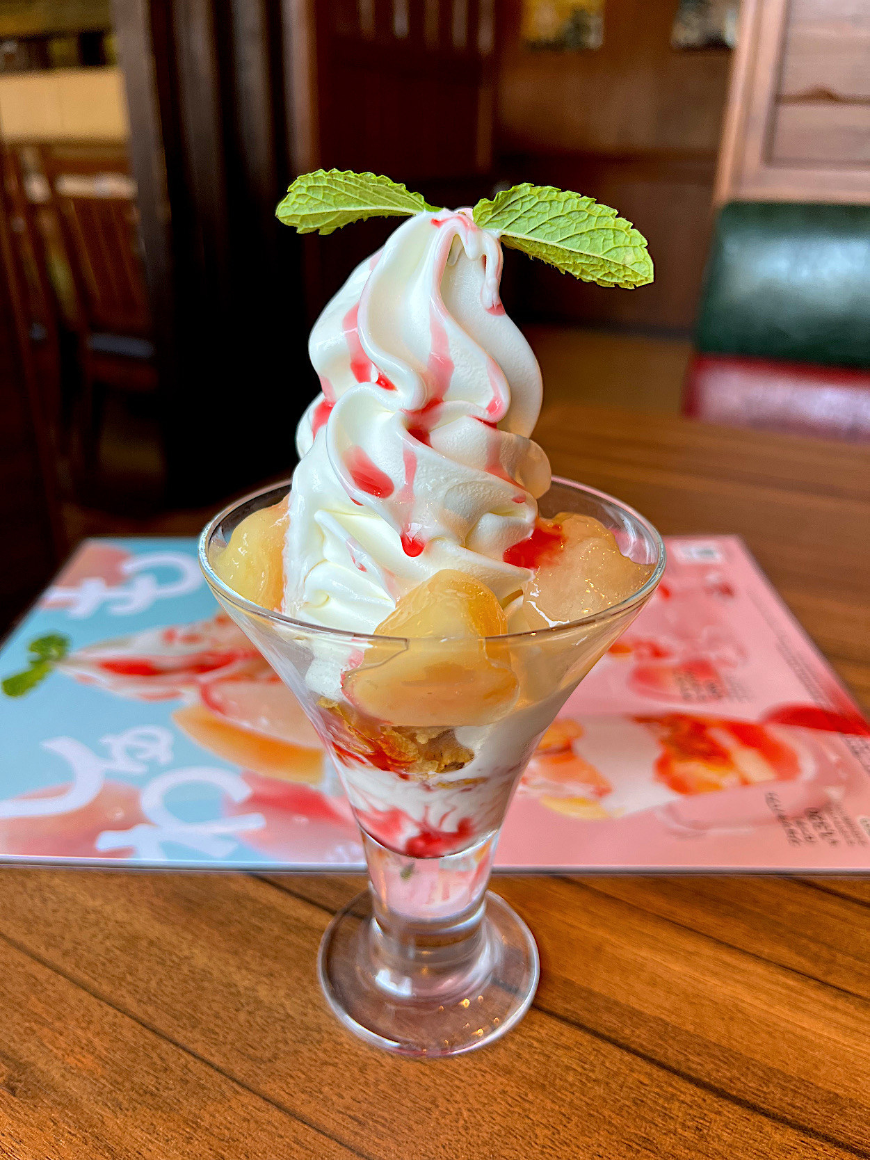 びっくりドンキーのオススメスイーツ「なめらか杏仁のリトルピーチ」