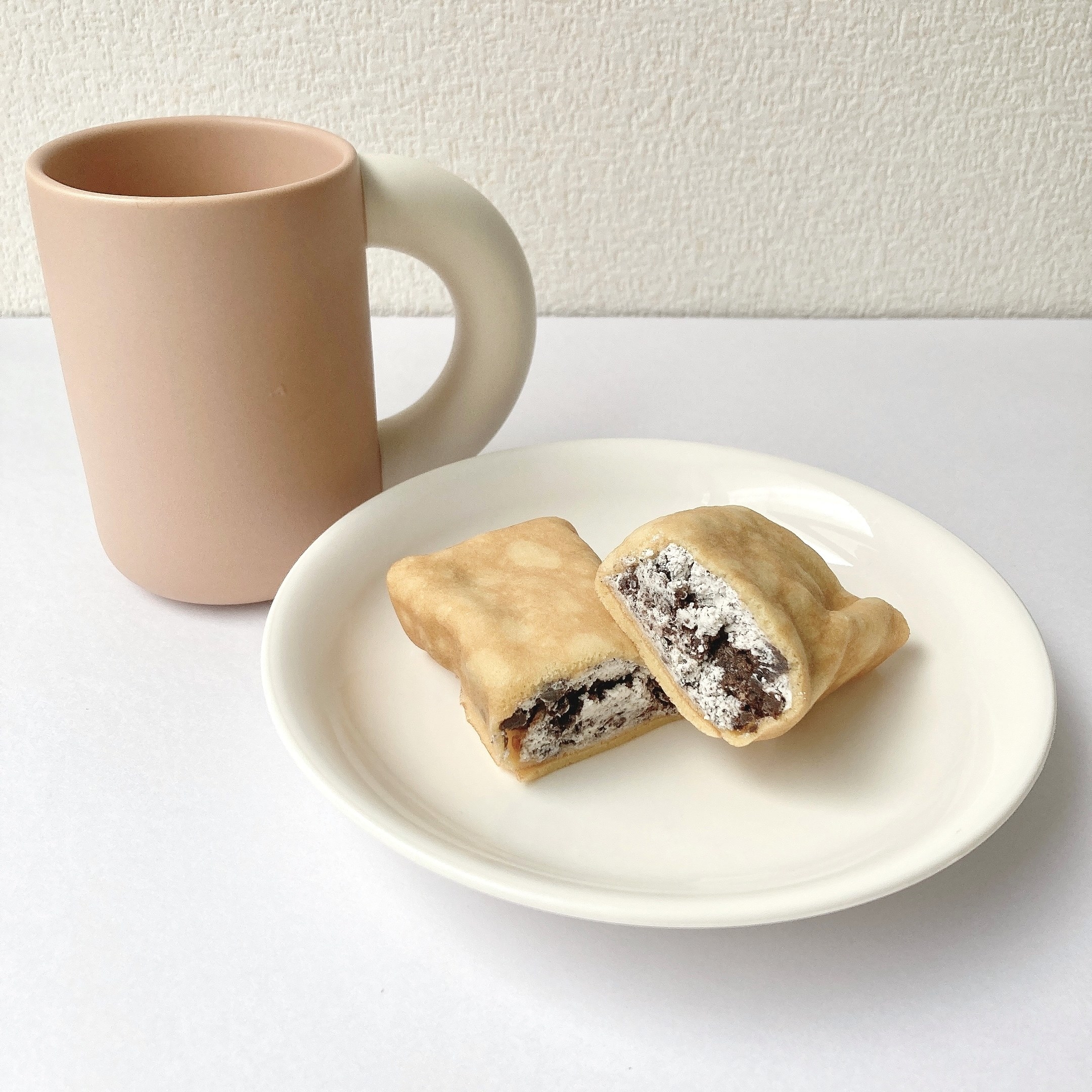 FamilyMart(ファミリーマート)のオススメのスイーツ「ファミマ・ザ・クレープ クッキー&クリーム」