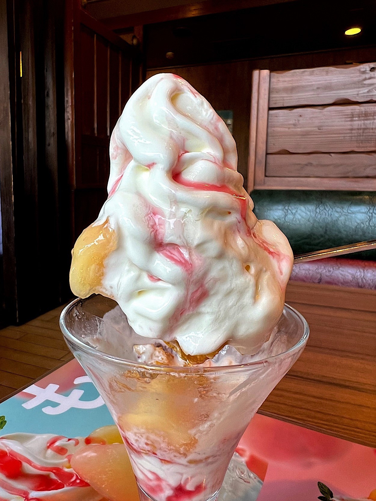 びっくりドンキーのオススメスイーツ「なめらか杏仁のリトルピーチ」