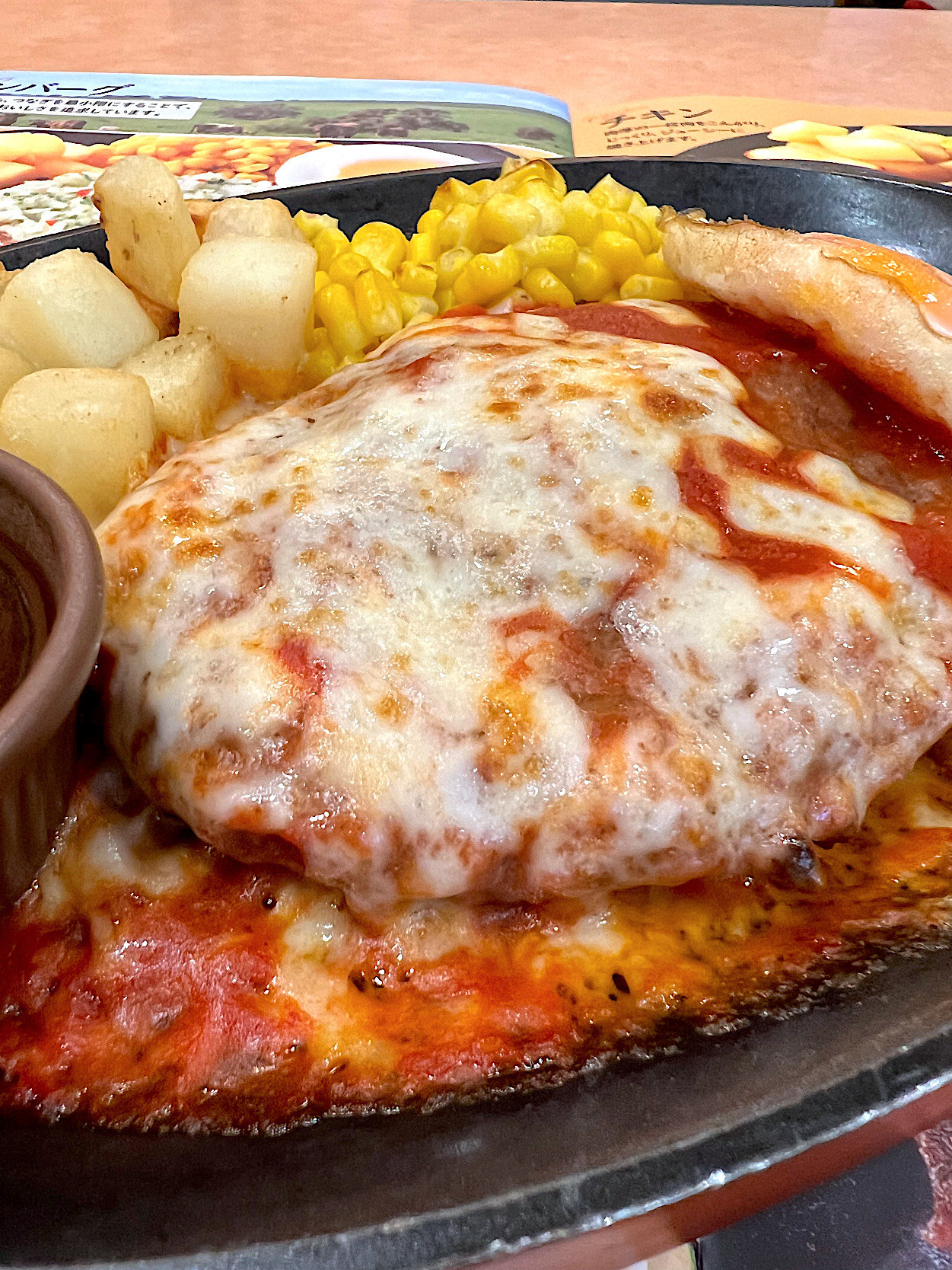 サイゼリヤのオススメフード「イタリアンハンバーグ」