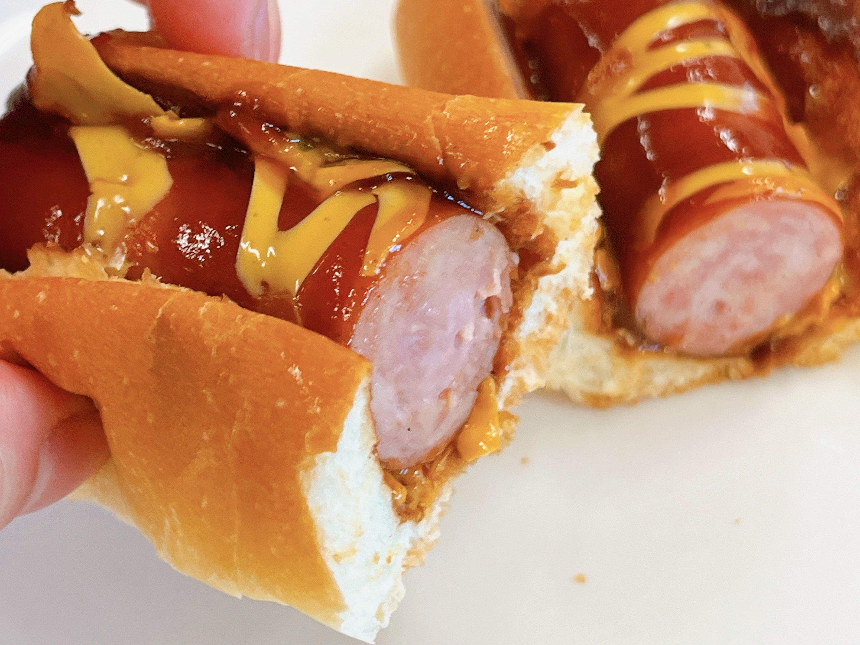 バーガーキングのオススメの定番メニュー「BBQ＆チーズホットドッグ」