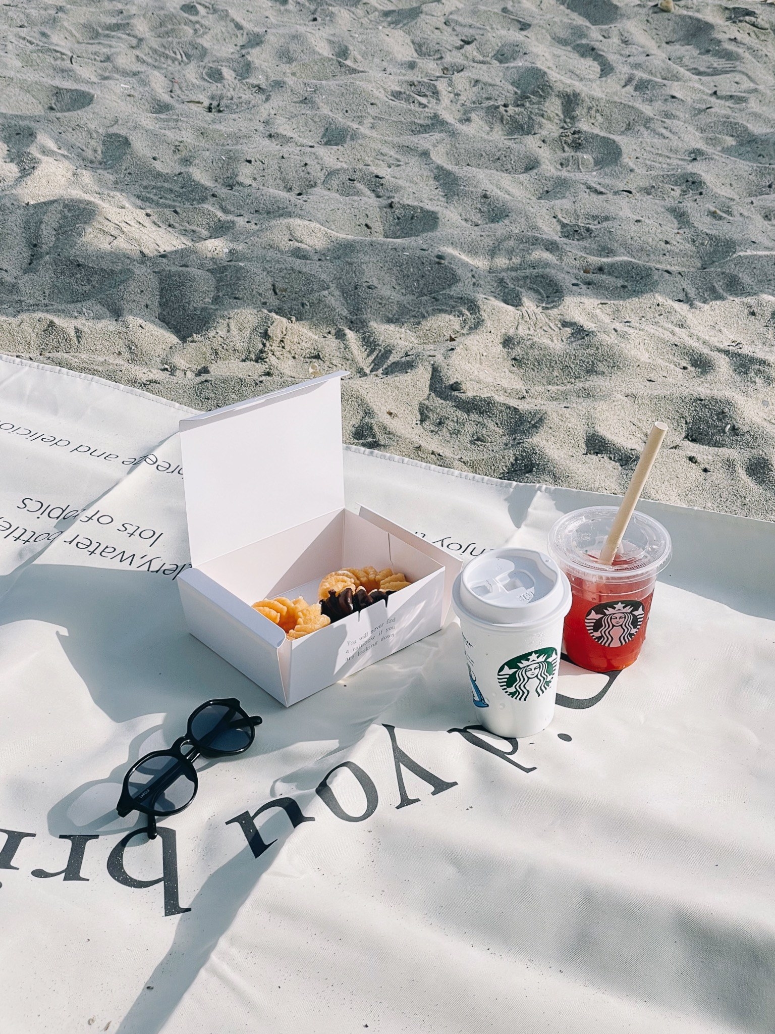 3COINSのおすすめ雑貨「【Natural Picnic】ペーパーランチボックス4個セット」