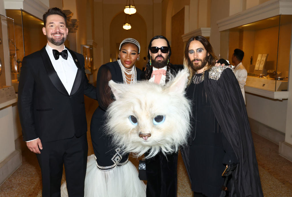 Alexis Ohanian and Serena Williams posing with Jared Leto, hist cat head, and designer Alessandro Michele