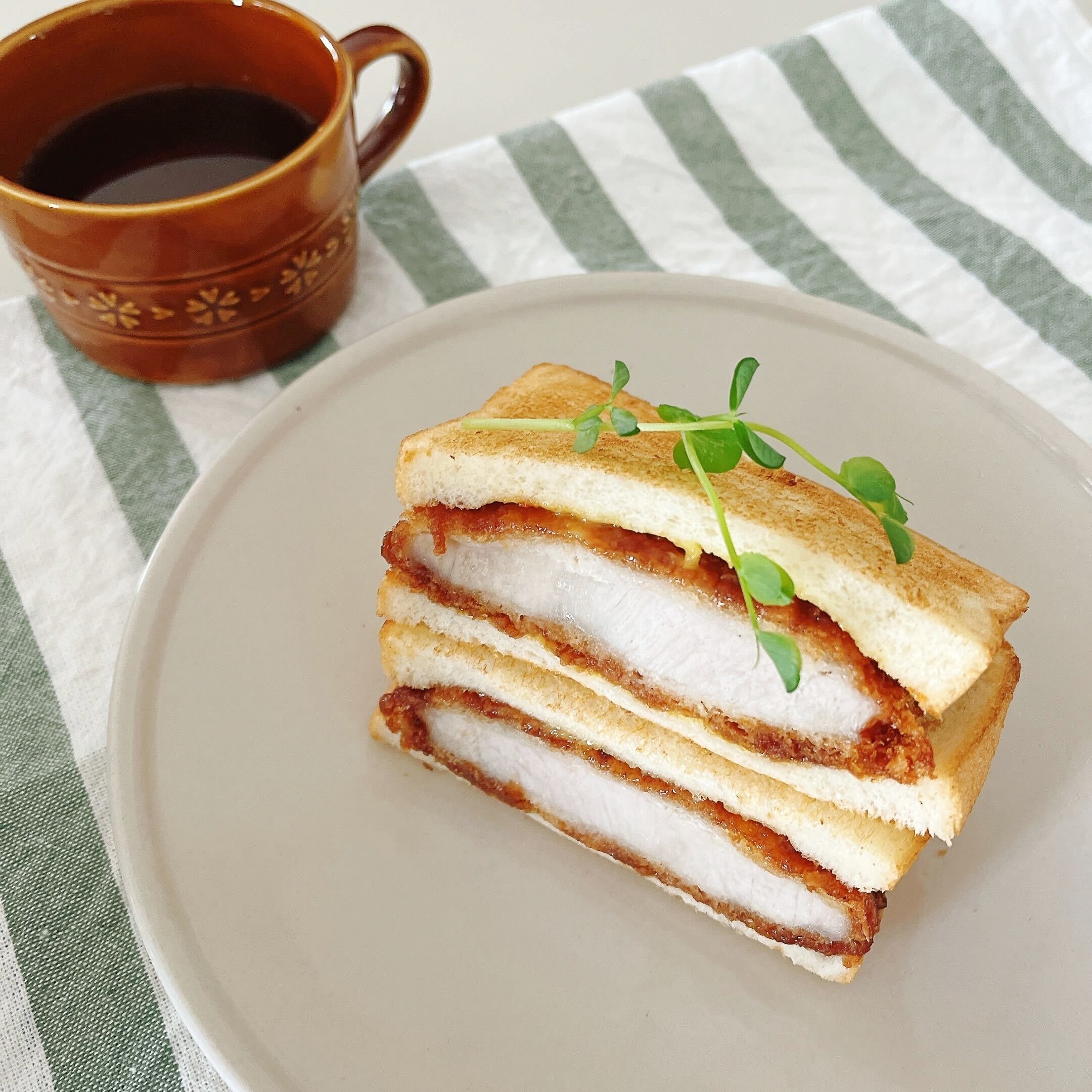 セブン-イレブンのオススメのサンドイッチ「三元豚とんかつサンド」