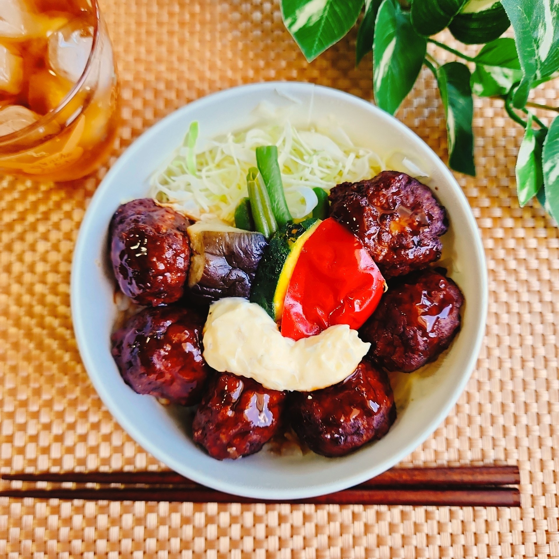 LAWSON(ローソン)のおすすめお弁当「鶏つくねと彩り野菜の甘酢たれ弁当」