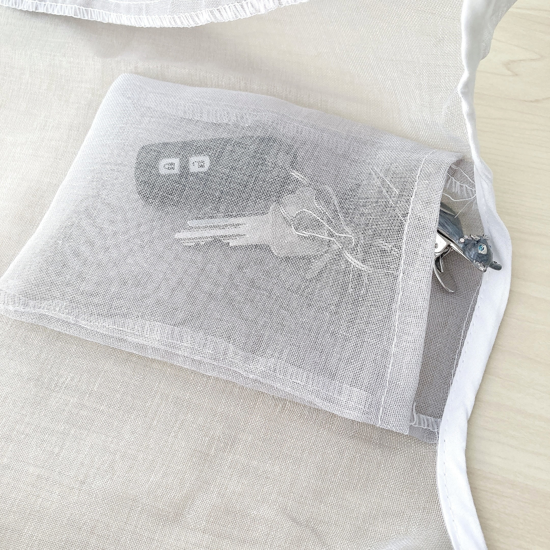 salut!（サリュ）のオススメの買い物袋「スズラン刺繍マルシェバッグ」