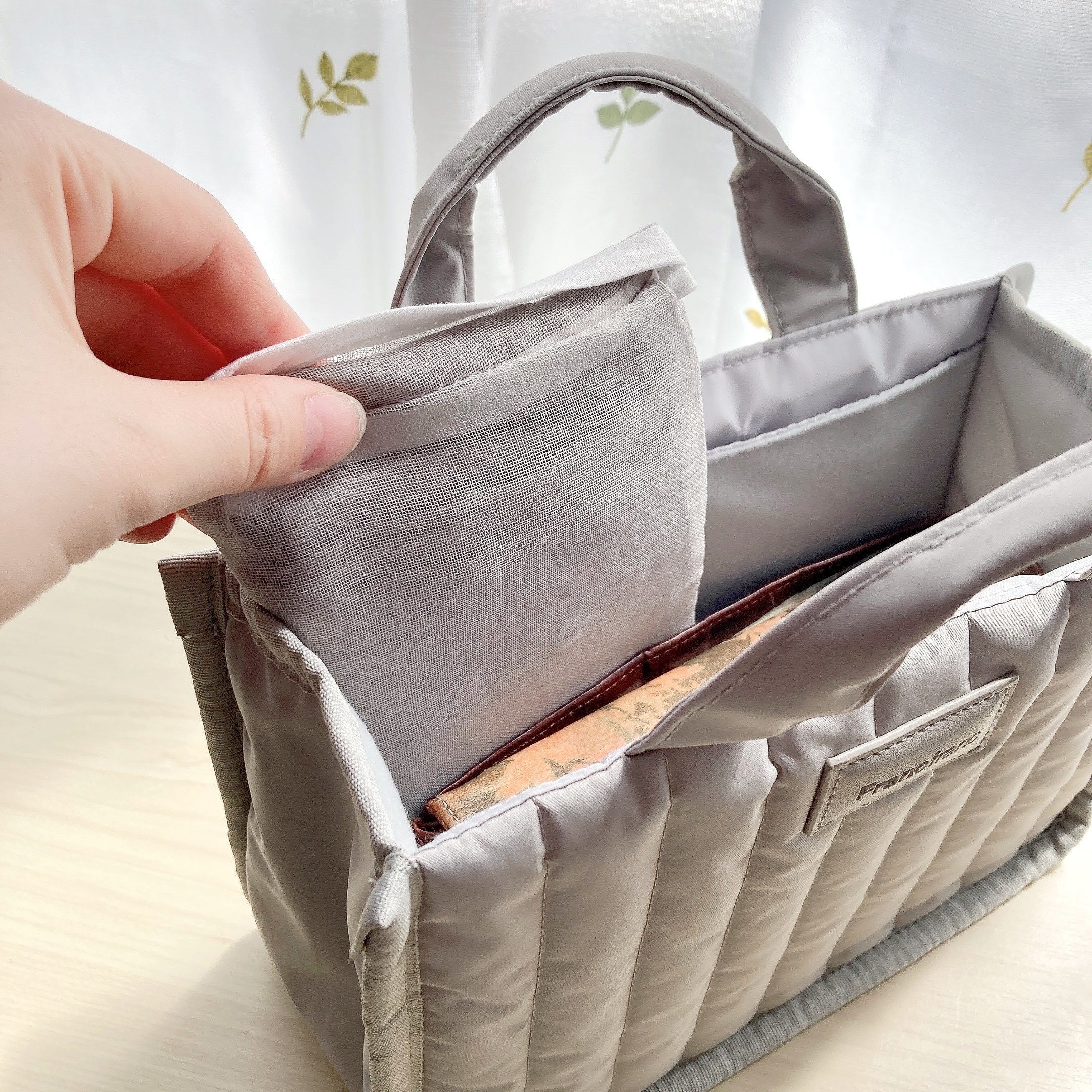 salut!（サリュ）のオススメの買い物袋「スズラン刺繍マルシェバッグ」