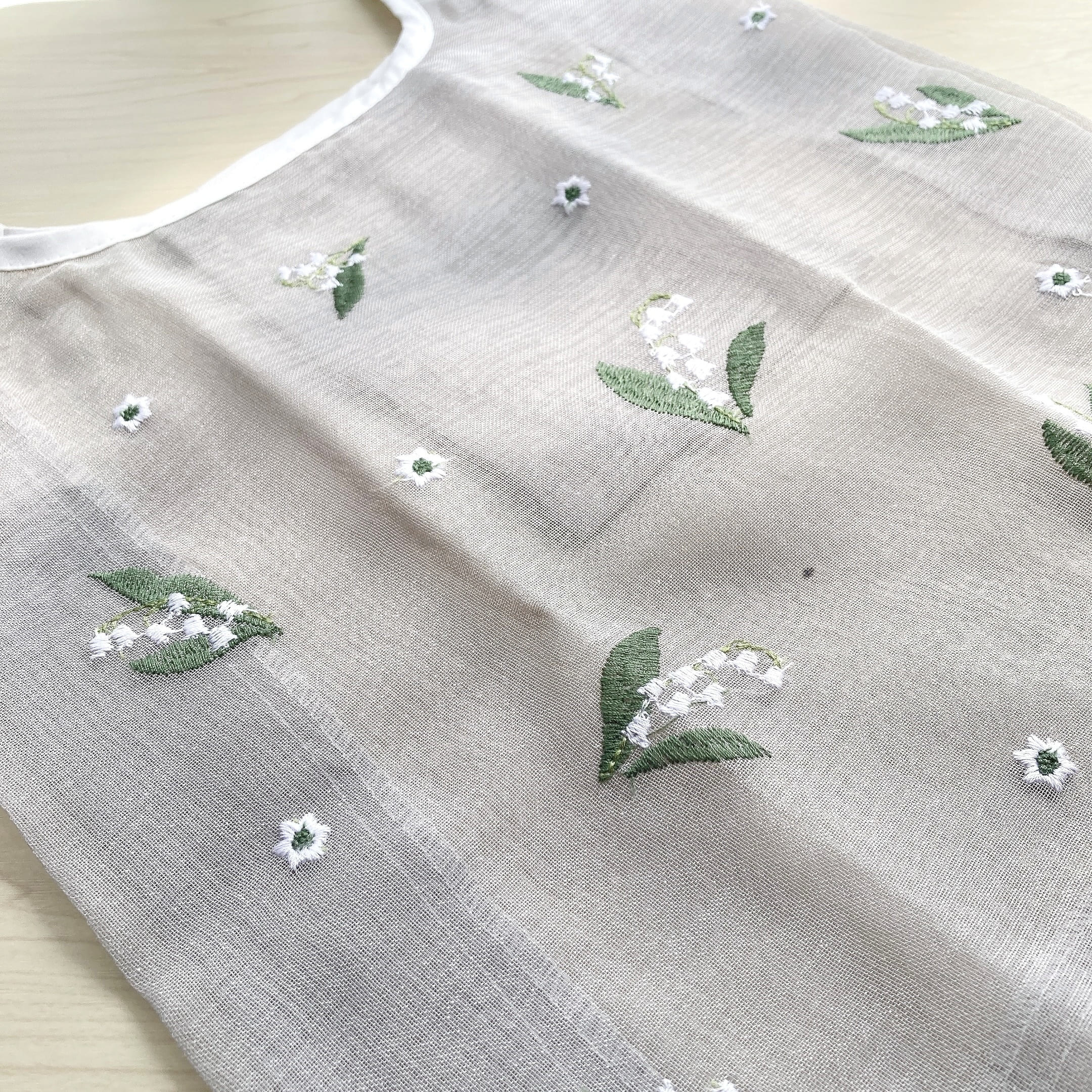 salut!（サリュ）のオススメの買い物袋「スズラン刺繍マルシェバッグ」