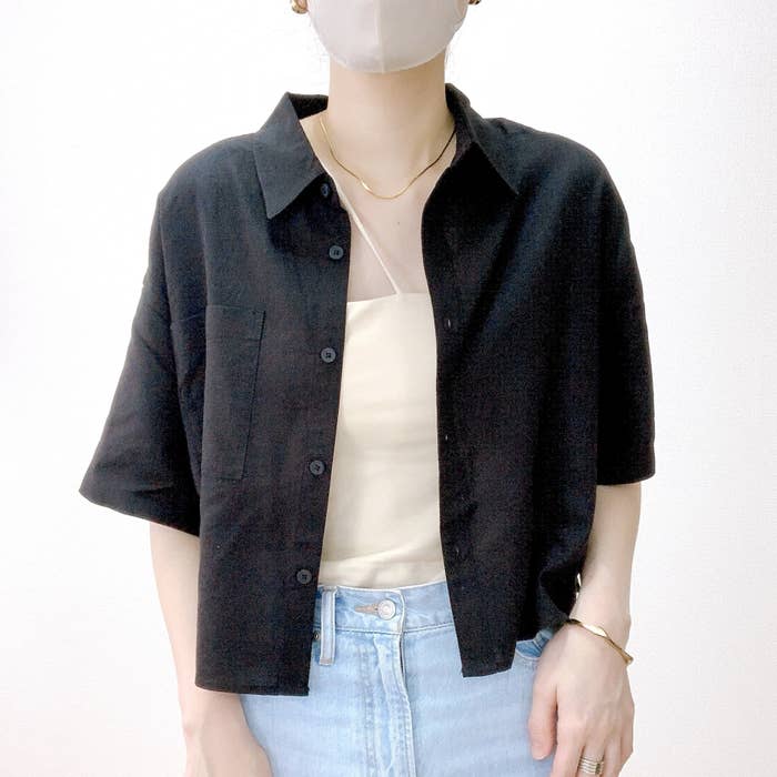 GU（ジーユー）のおすすめのレディースアイテム「リネンブレンドクロップドシャツ（5分袖）」