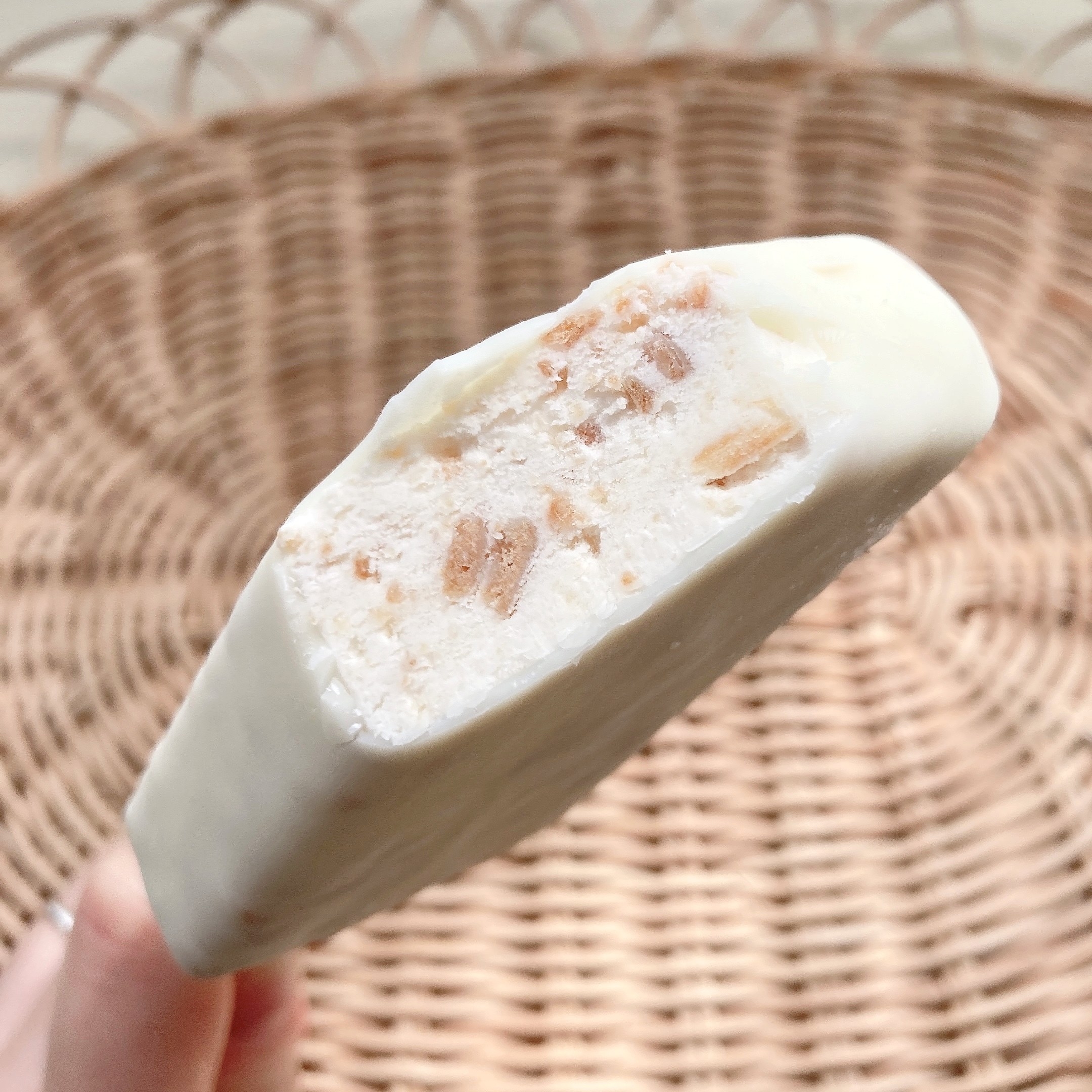 セブン-イレブンのオススメのアイス「7P ワッフルコーンクランチバニラアイス」