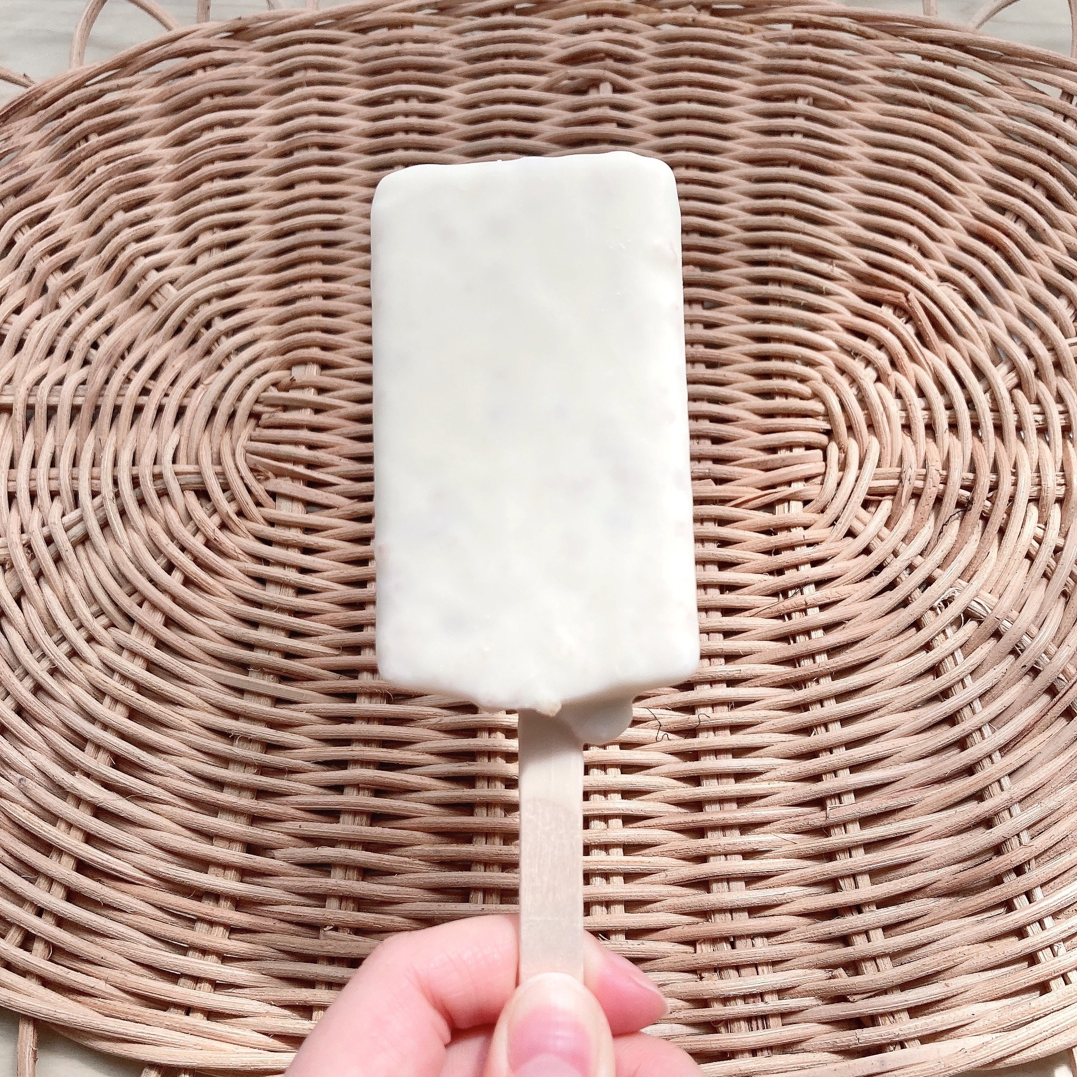 セブン-イレブンのオススメのアイス「7P ワッフルコーンクランチバニラアイス」