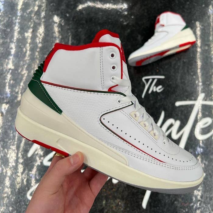 Air Jordan 2 II Italy Gucci Release Date DR8884-101 Profile