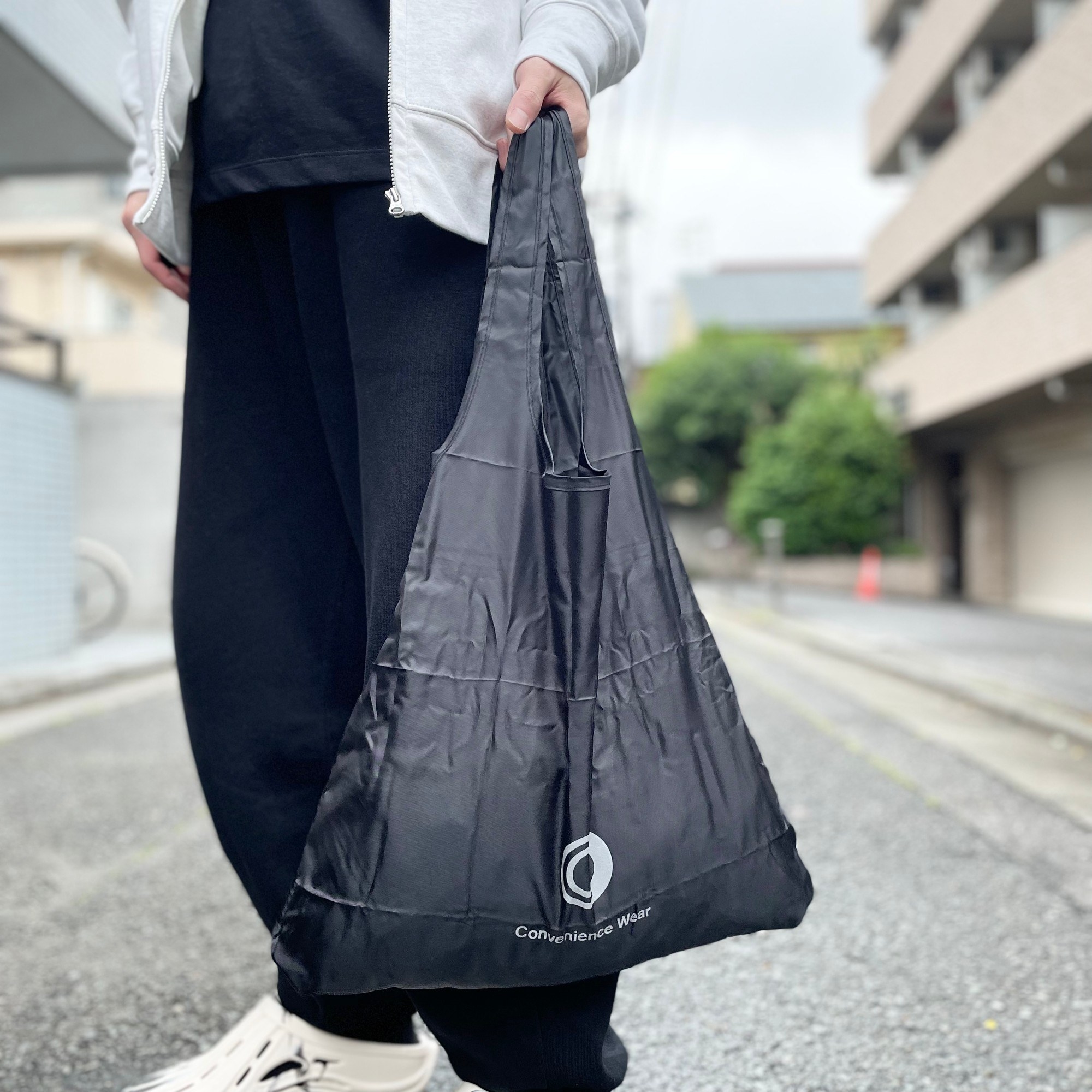 FamilyMart（ファミリーマート）のおすすめのアイテム「エコバッグ くろ」