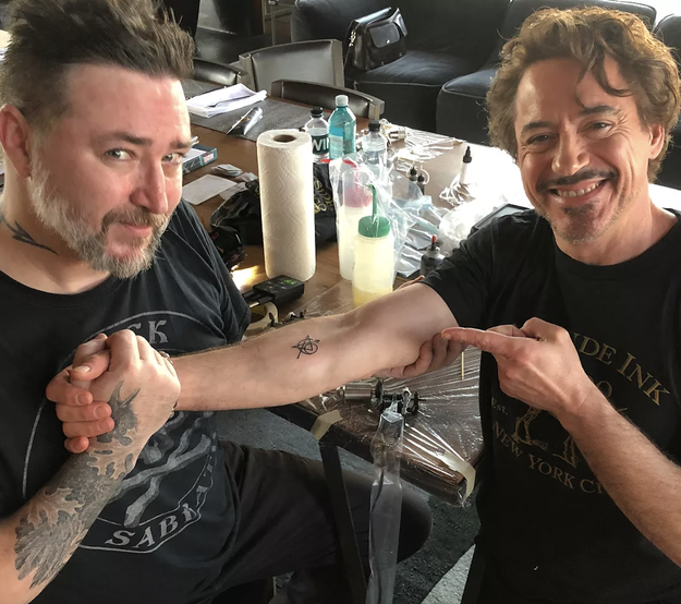 Orlando Bloom Shares Throwback Photo of 'Lord of the Rings' Cast Getting  Matching Tattoos