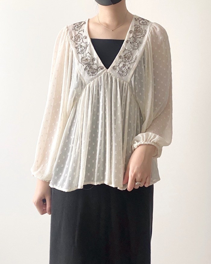 ZARA（ザラ）のオススメのファッションアイテム「ビーズディテール スイスドット ブラウス」のコーディネート