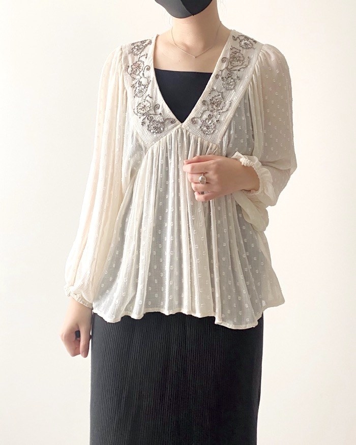 ZARA（ザラ）のオススメのファッションアイテム「ビーズディテール スイスドット ブラウス」のコーディネート