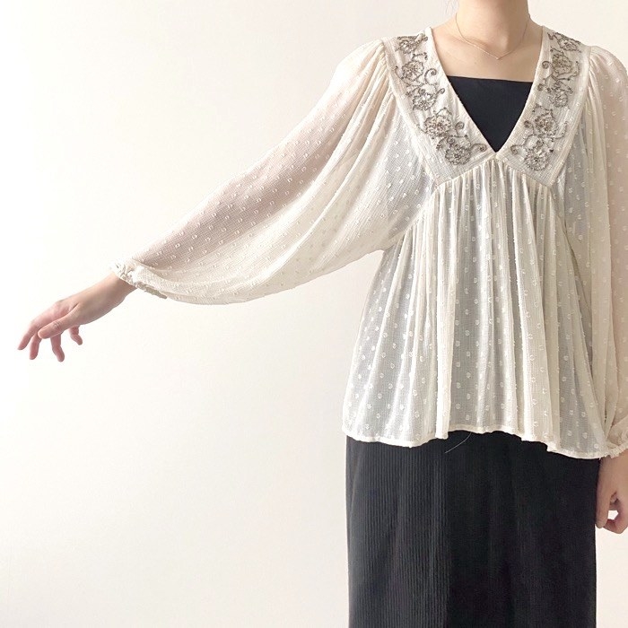 ZARA（ザラ）のオススメのファッションアイテム「ビーズディテール スイスドット ブラウス」のコーディネート
