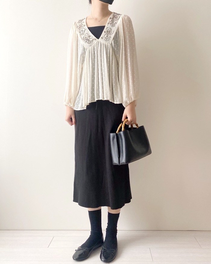 ZARA（ザラ）のオススメのファッションアイテム「ビーズディテール スイスドット ブラウス」のコーディネート