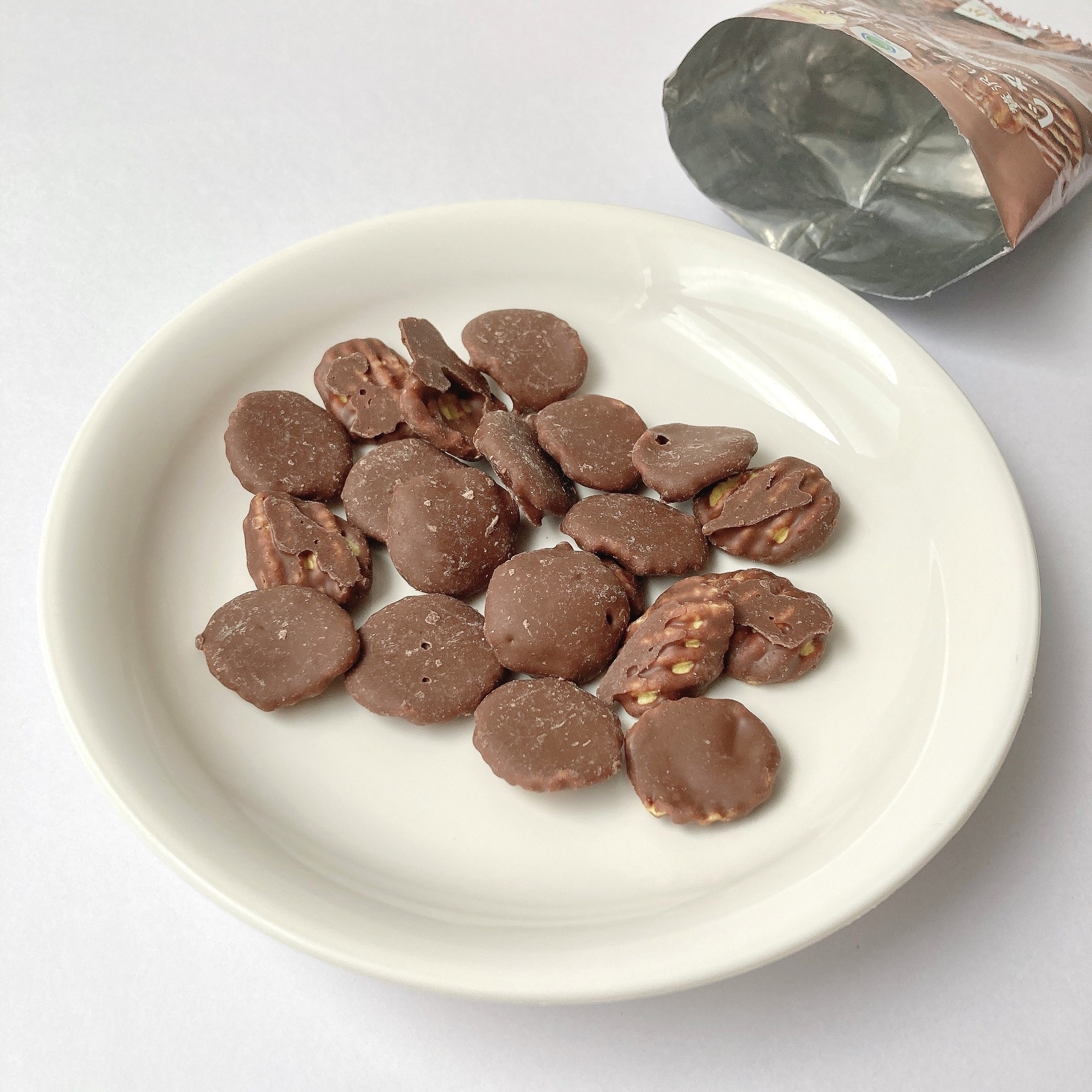 FamilyMart(ファミリーマート)のオススメのスイーツ「贅沢にチョコがかかったじゃがチョコミニ」