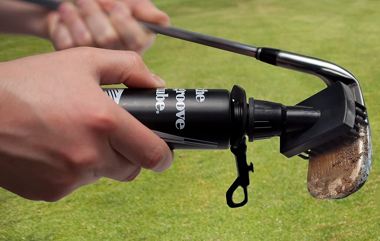 a squeeze bottle with a brush attached that cleans golf clubs