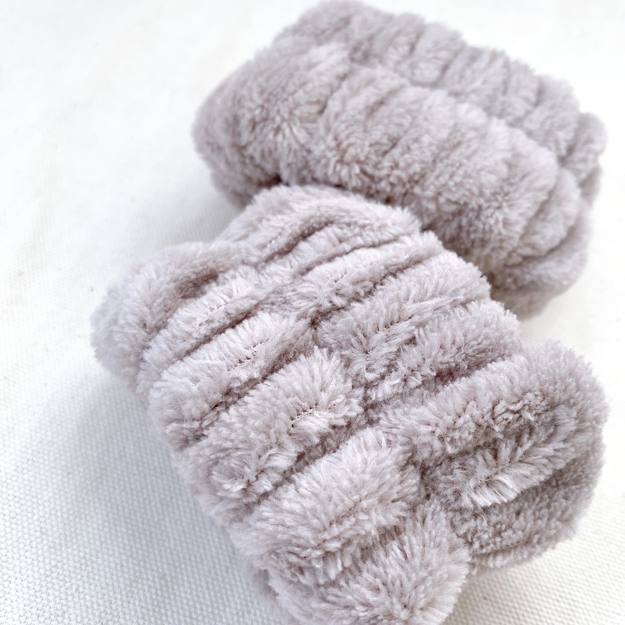 3COINSのおすすめの便利アイテム「吸水アームバンド」