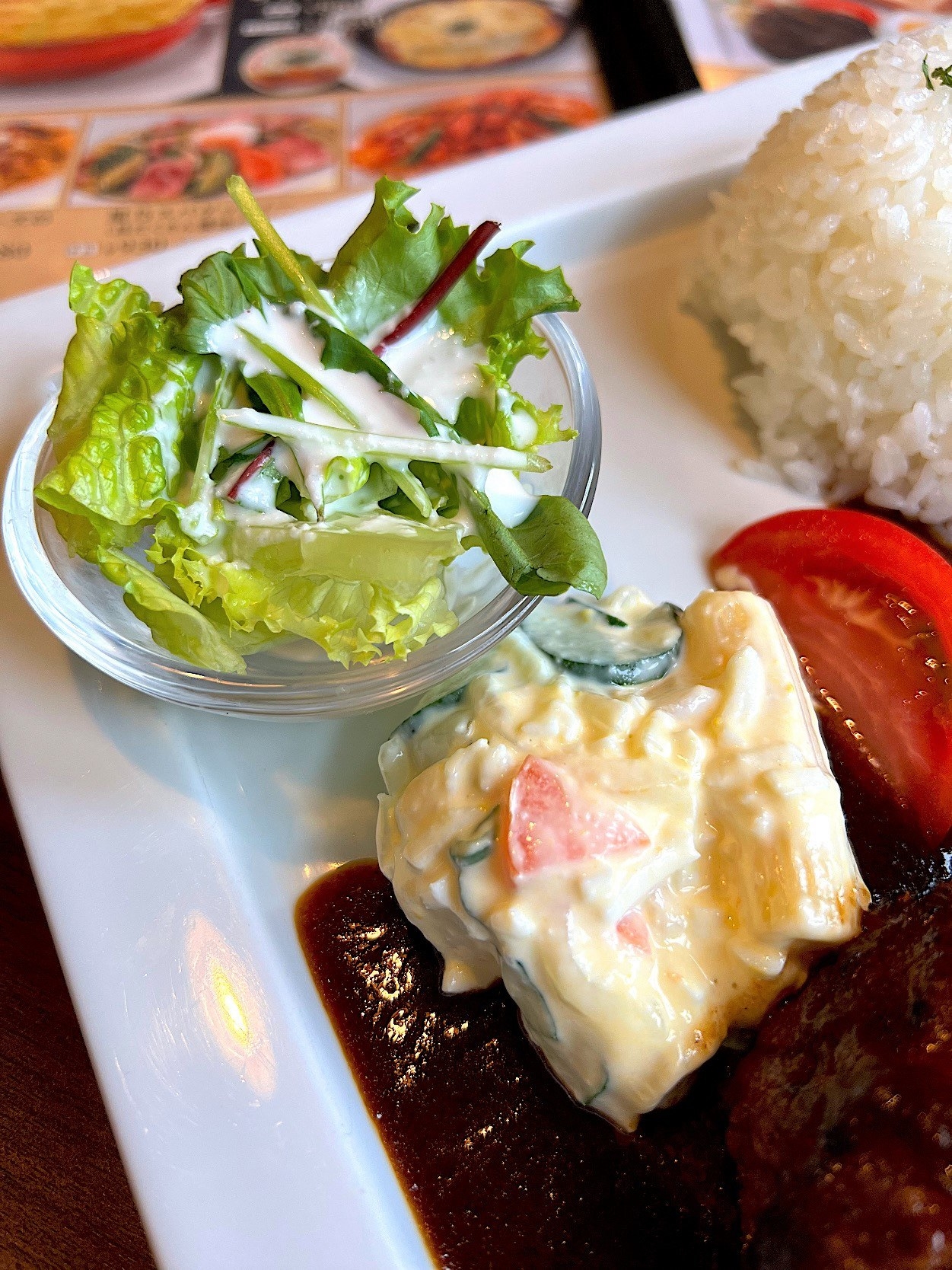 星乃珈琲店のオススメのメニュー「ハンバーグプレート」