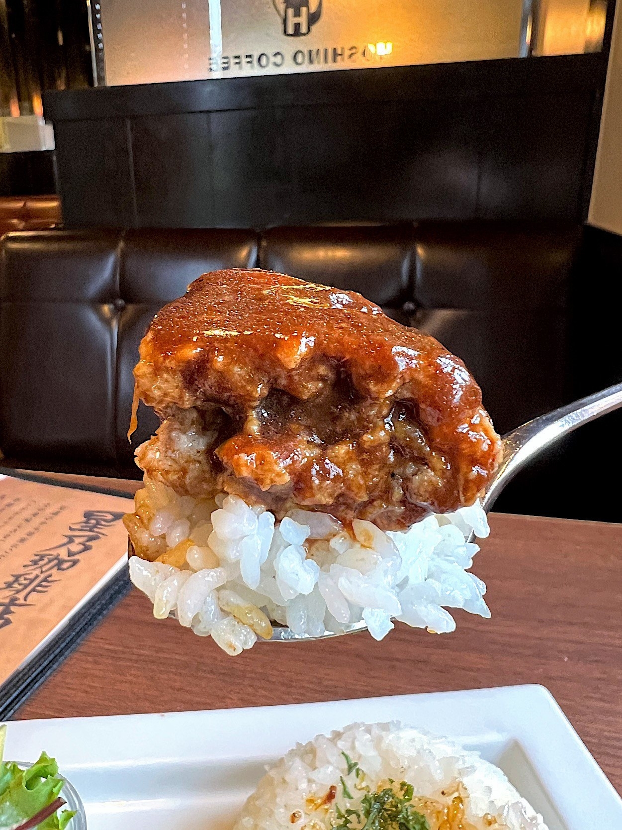 星乃珈琲店のオススメのメニュー「ハンバーグプレート」