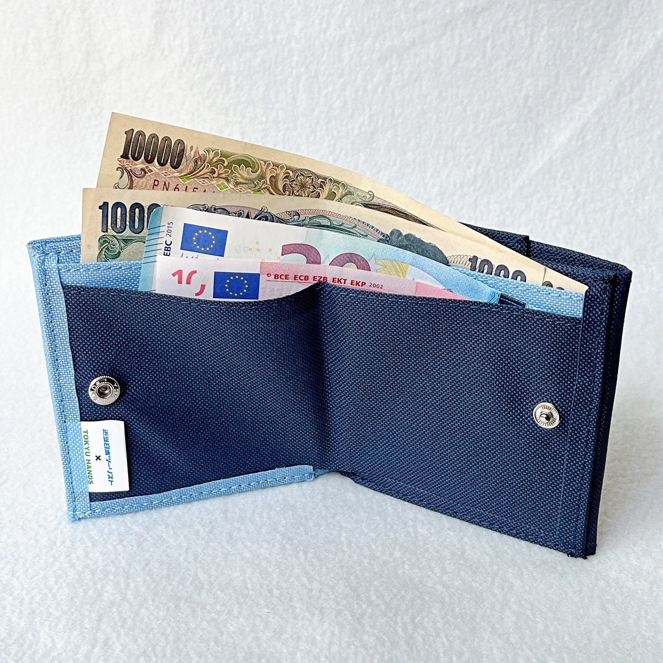 HANDS(ハンズ)のおすすめ旅行用品「近畿日本ツーリスト×ハンズ トラベルWウォレット」