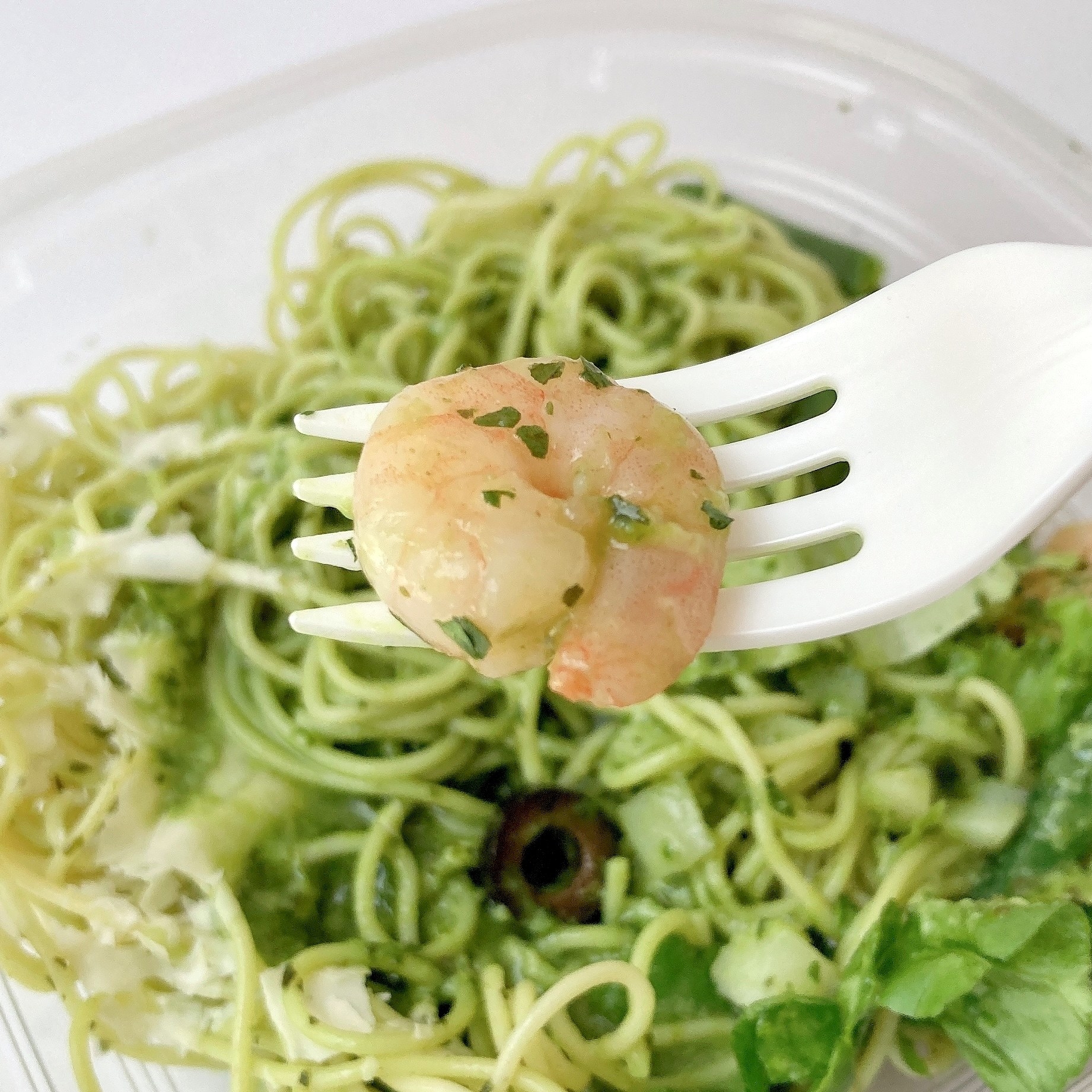 セブン-イレブンのオススメのパスタ「海老の冷製バジルソースパスタ」