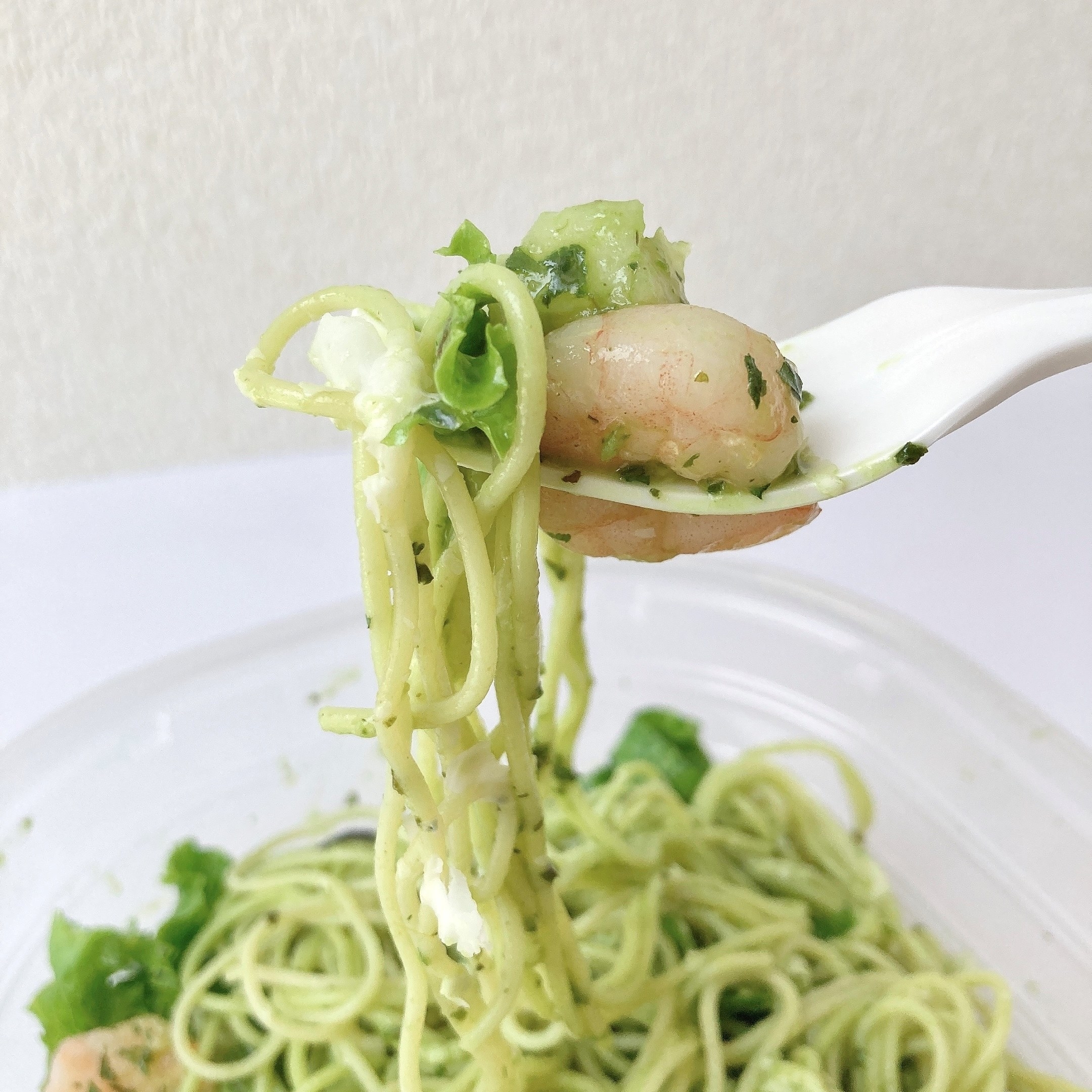 セブン-イレブンのオススメのパスタ「海老の冷製バジルソースパスタ」