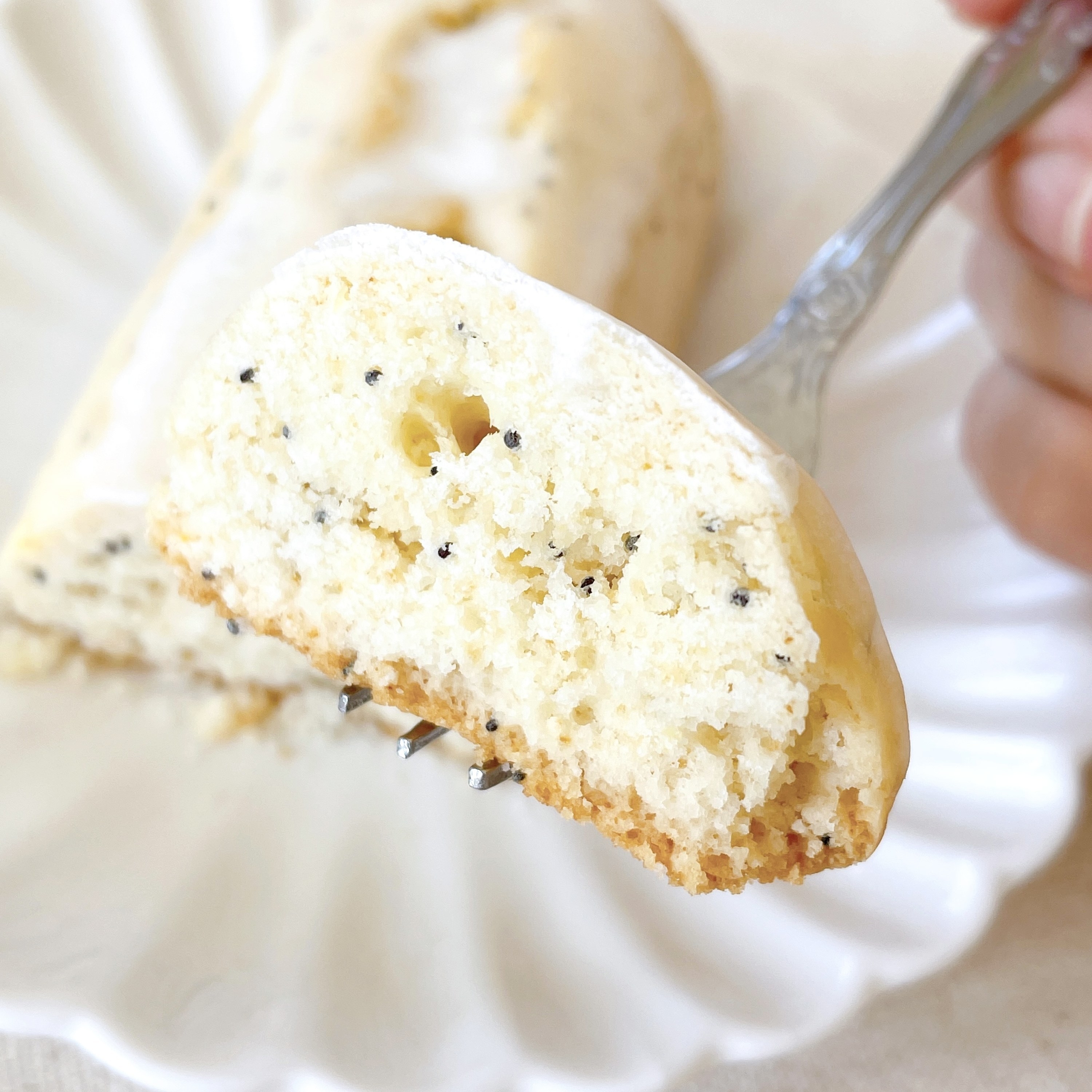 無印良品のおすすめのフード「不揃い レモンとポピーシードのスコーン」