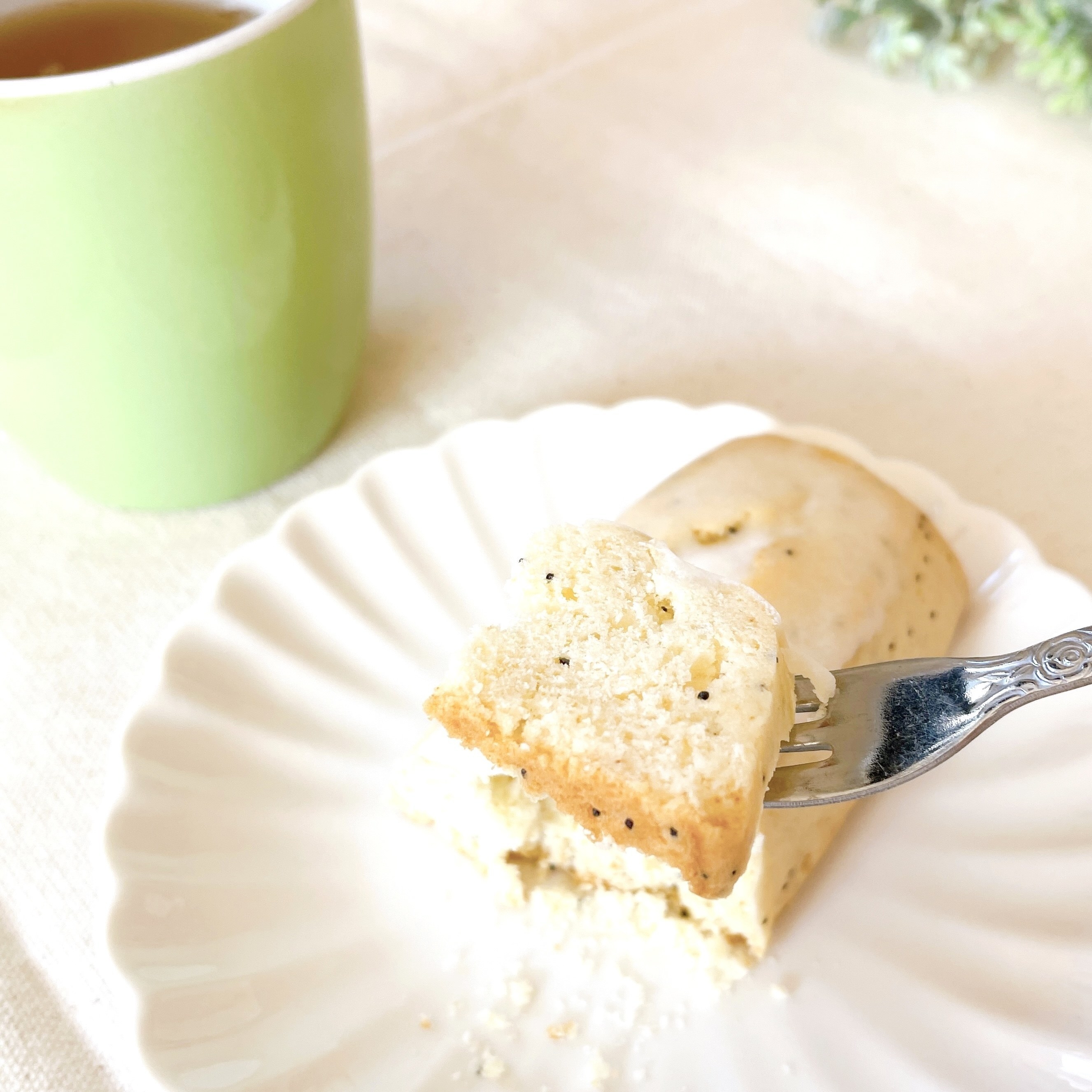 無印良品のおすすめのフード「不揃い レモンとポピーシードのスコーン」