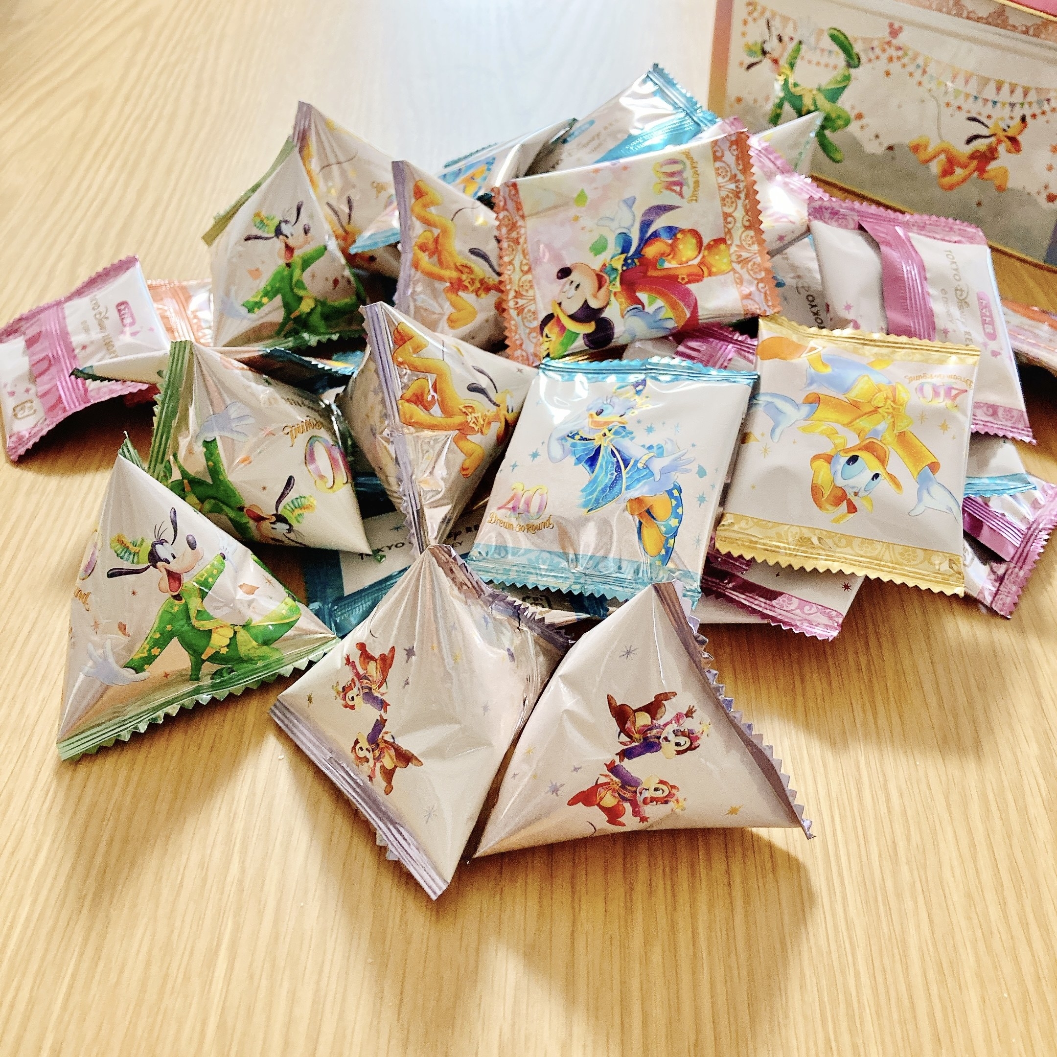 ディズニーランドのおすすめお土産「おせんべい 缶」