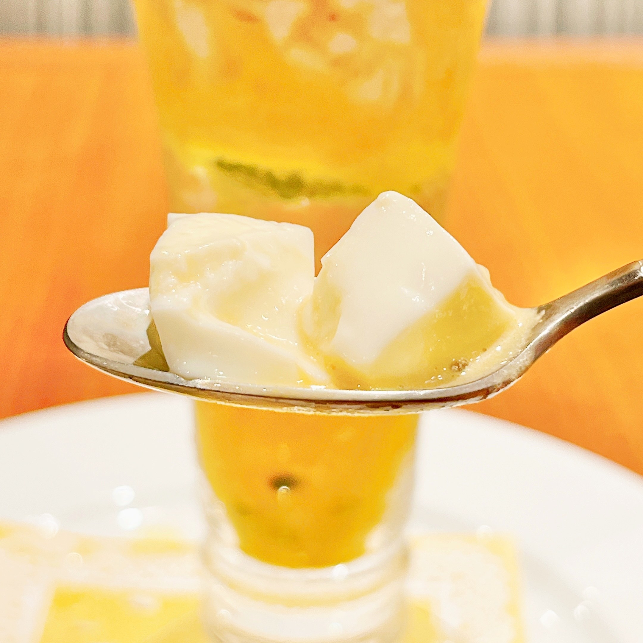 Royal Host（ロイヤルホスト）のおすすめスイーツメニュー「Royal Host's マンゴーパフェ」