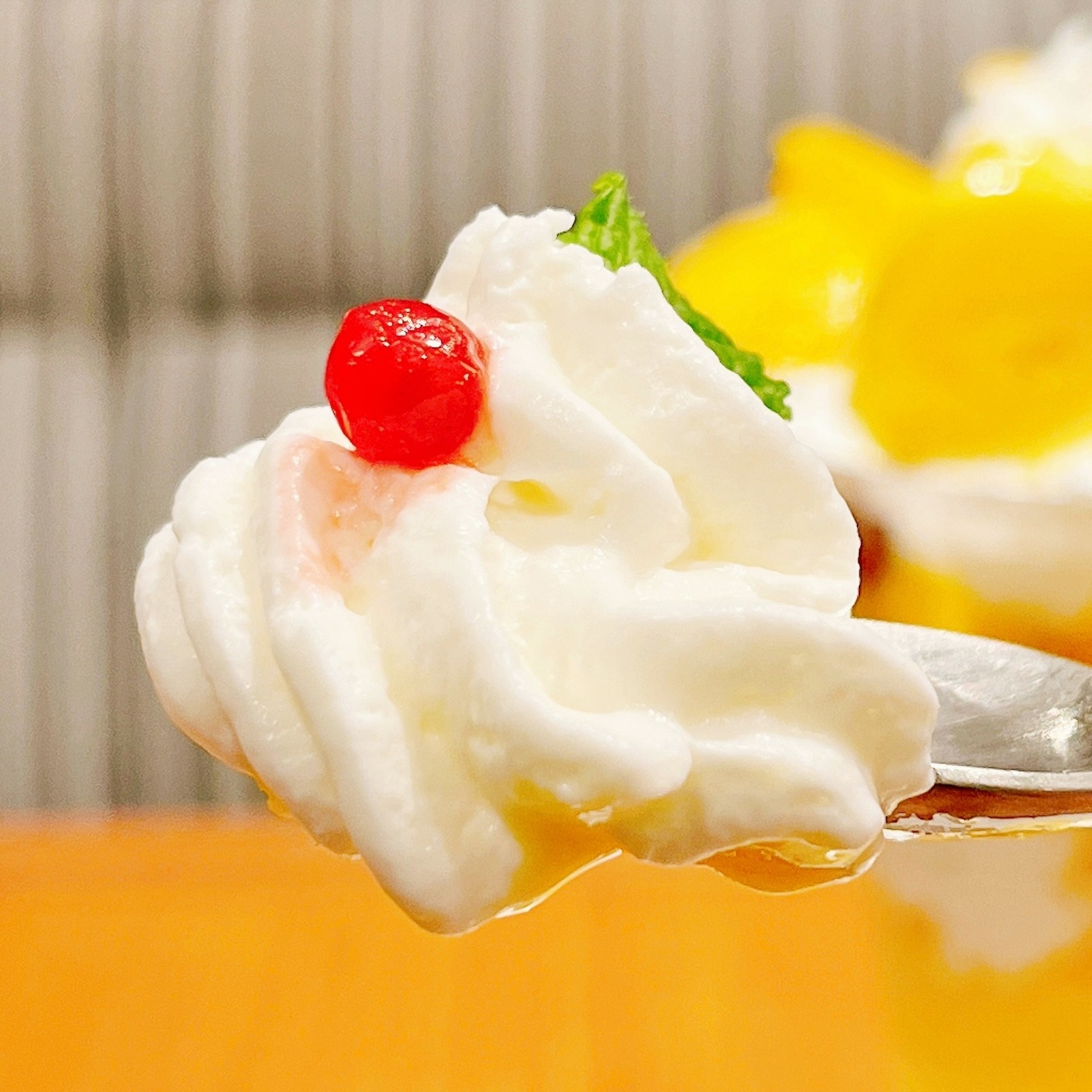 Royal Host（ロイヤルホスト）のおすすめスイーツメニュー「Royal Host's マンゴーパフェ」