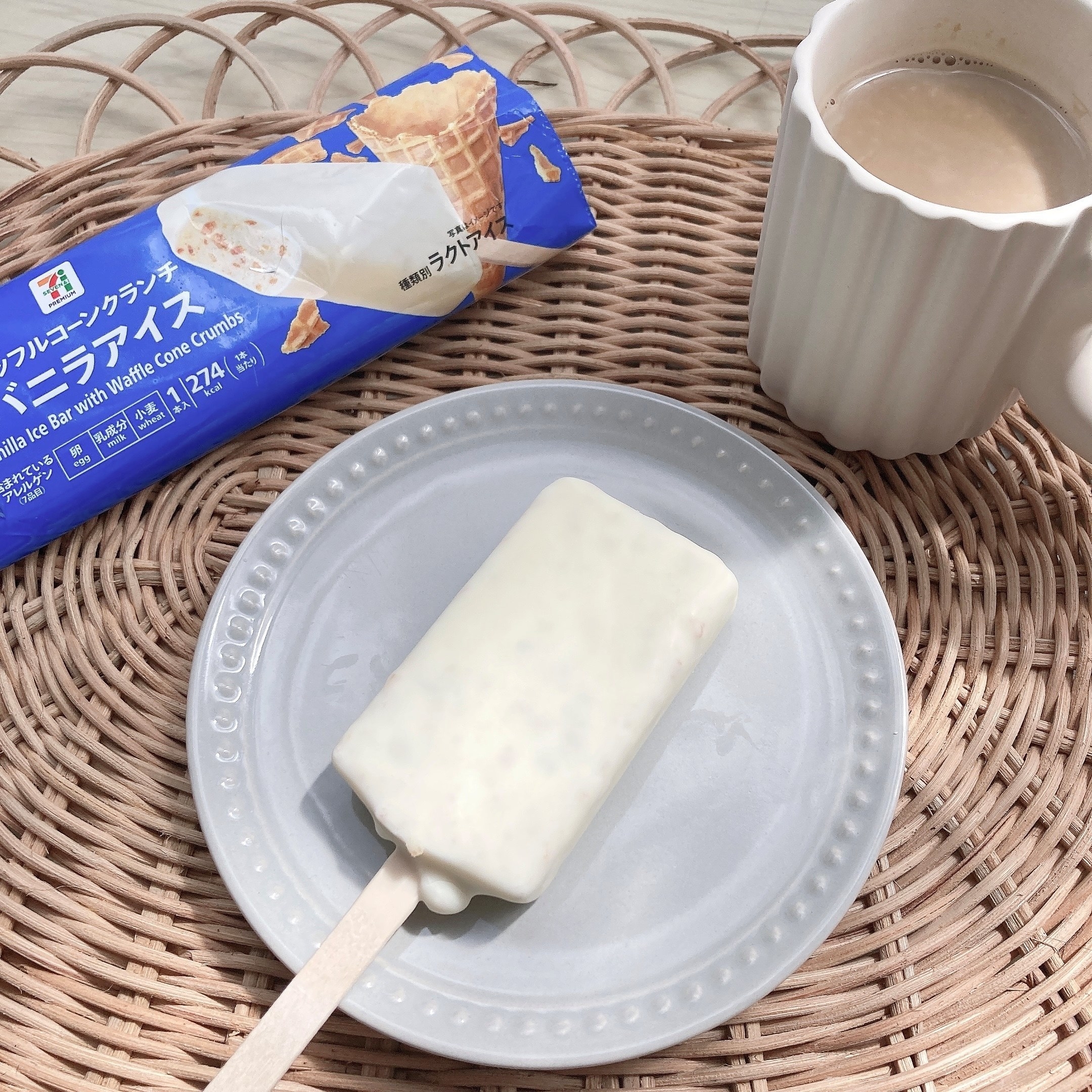 セブンイレブンのおすすめスイーツ「7P ワッフルコーンクランチバニラアイス」