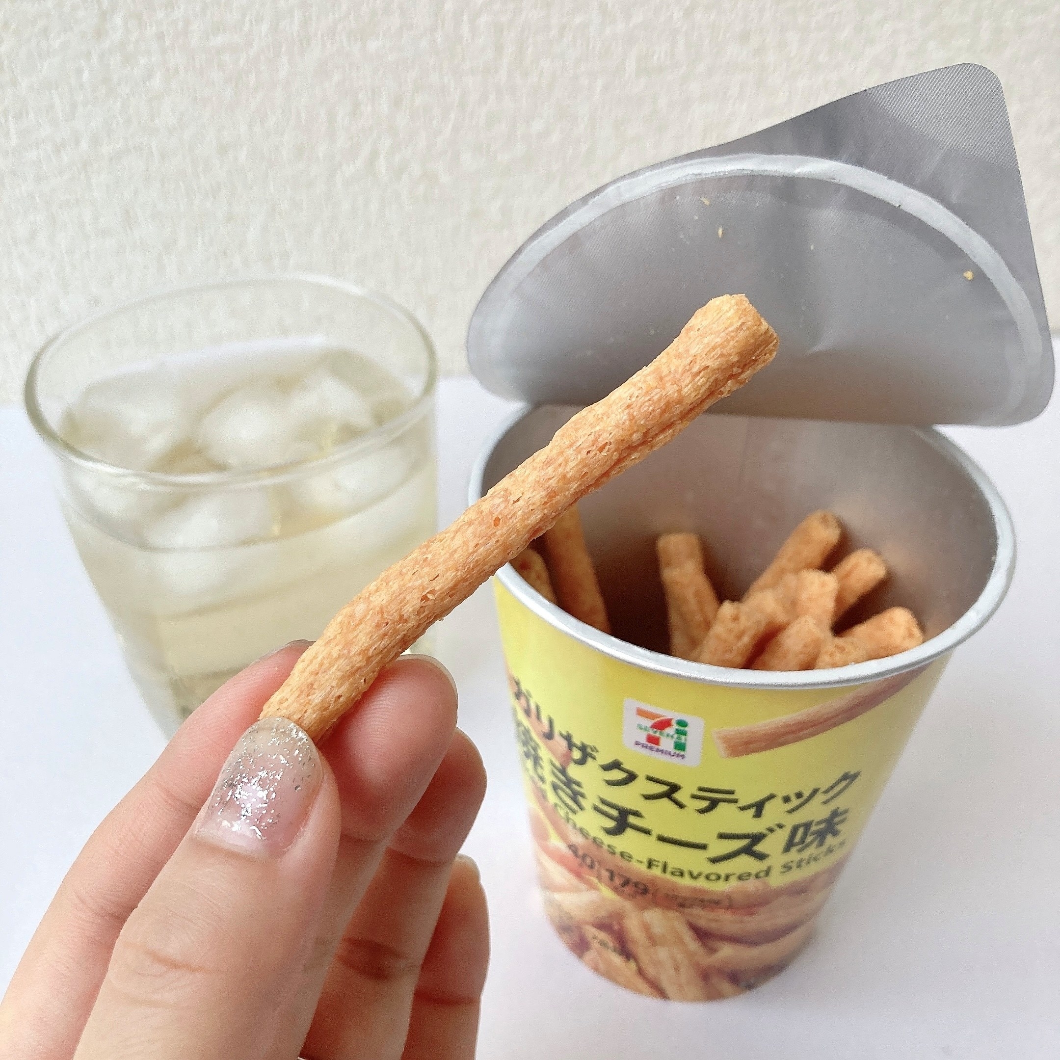 セブン-イレブンのオススメのスナック「7P ガリザクスティック焼きチーズ味」