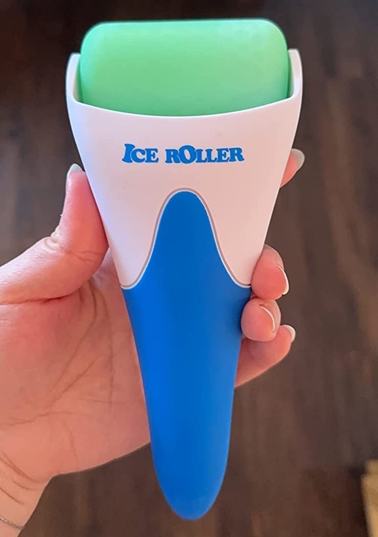 Reviewer holding the ice roller